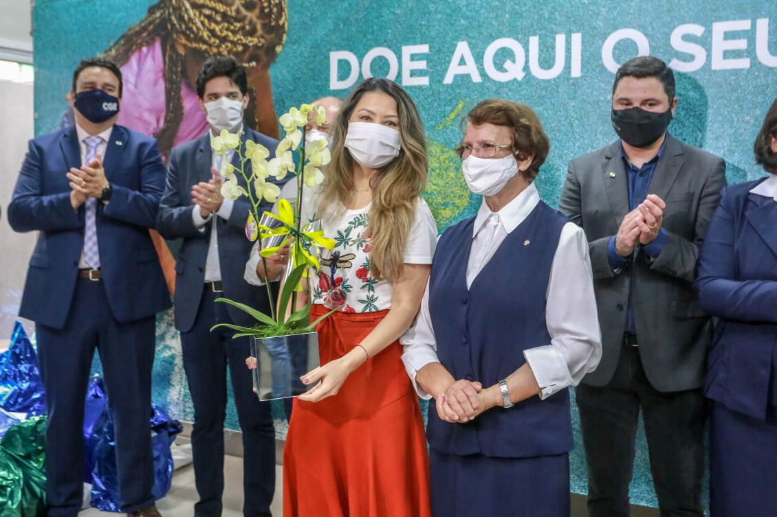 A campanha Paraná Piá terminou nesta quinta-feira (15) com uma entrega simbólica de 250 brinquedos para crianças internadas no Hospital da Providência em Apucarana, no Vale do Ivaí. A iniciativa, liderada pela primeira-dama Luciana Saito Massa, e pela Superintendência Geral de Ação Solidária (SGAS), do Governo do Estado, arrecadou mais de 15 mil brinquedos novos ou usados para celebrar o Dia das Crianças. Foto: Valdelino Pontes