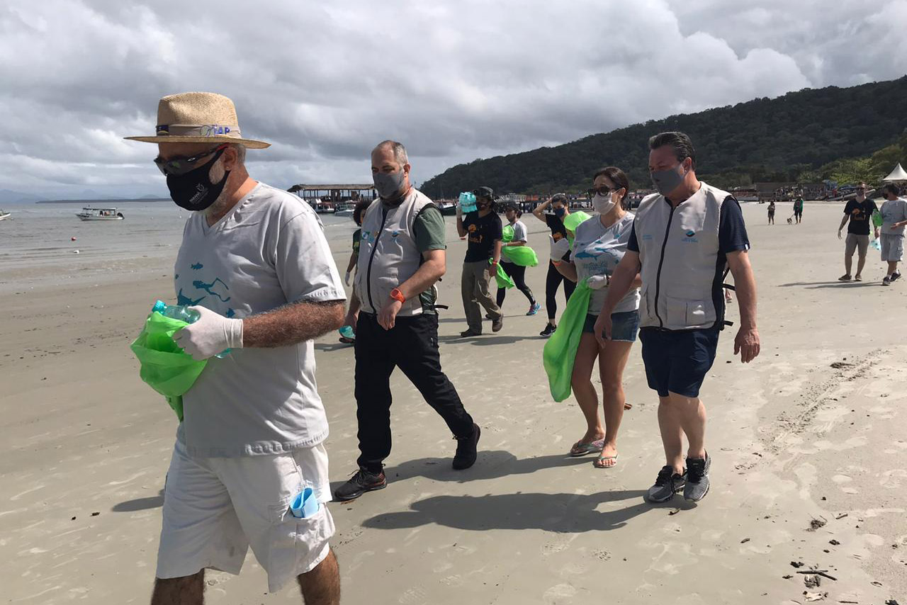 O projeto Um Dia no Parque começou neste domingo (18) em seis Unidades de Conservação (UCs) do Paraná, com atividades diferenciadas de conscientização ambiental. A ação é do Instituto Água e Terra (IAT), órgão vinculado à Secretaria de Estado do Desenvolvimento Sustentável e do Turismo, em parceria com a Rede Pró-UC, a Coalizão Pró-Unidades de Conservação e apoio da Águas Ouro Fino.