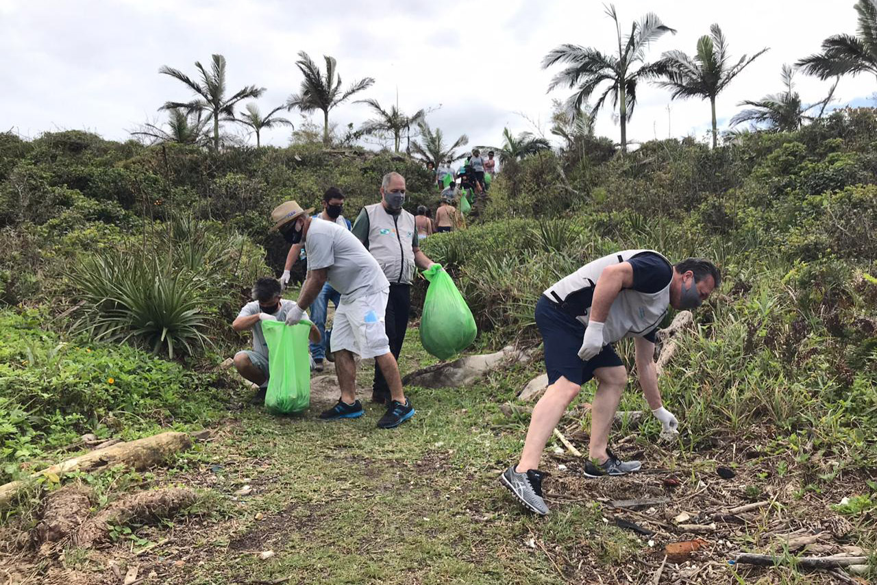 O projeto Um Dia no Parque começou neste domingo (18) em seis Unidades de Conservação (UCs) do Paraná, com atividades diferenciadas de conscientização ambiental. A ação é do Instituto Água e Terra (IAT), órgão vinculado à Secretaria de Estado do Desenvolvimento Sustentável e do Turismo, em parceria com a Rede Pró-UC, a Coalizão Pró-Unidades de Conservação e apoio da Águas Ouro Fino.