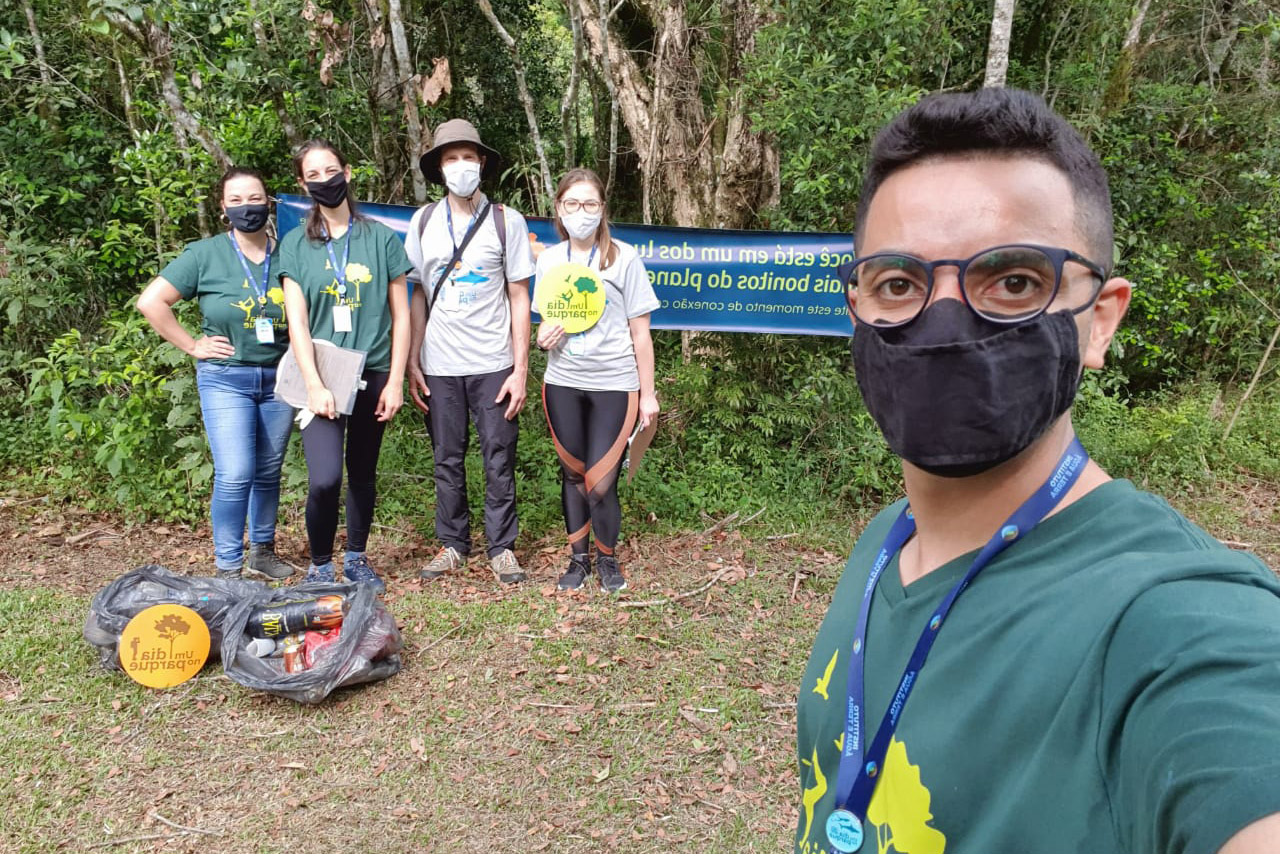 O projeto Um Dia no Parque começou neste domingo (18) em seis Unidades de Conservação (UCs) do Paraná, com atividades diferenciadas de conscientização ambiental. A ação é do Instituto Água e Terra (IAT), órgão vinculado à Secretaria de Estado do Desenvolvimento Sustentável e do Turismo, em parceria com a Rede Pró-UC, a Coalizão Pró-Unidades de Conservação e apoio da Águas Ouro Fino.