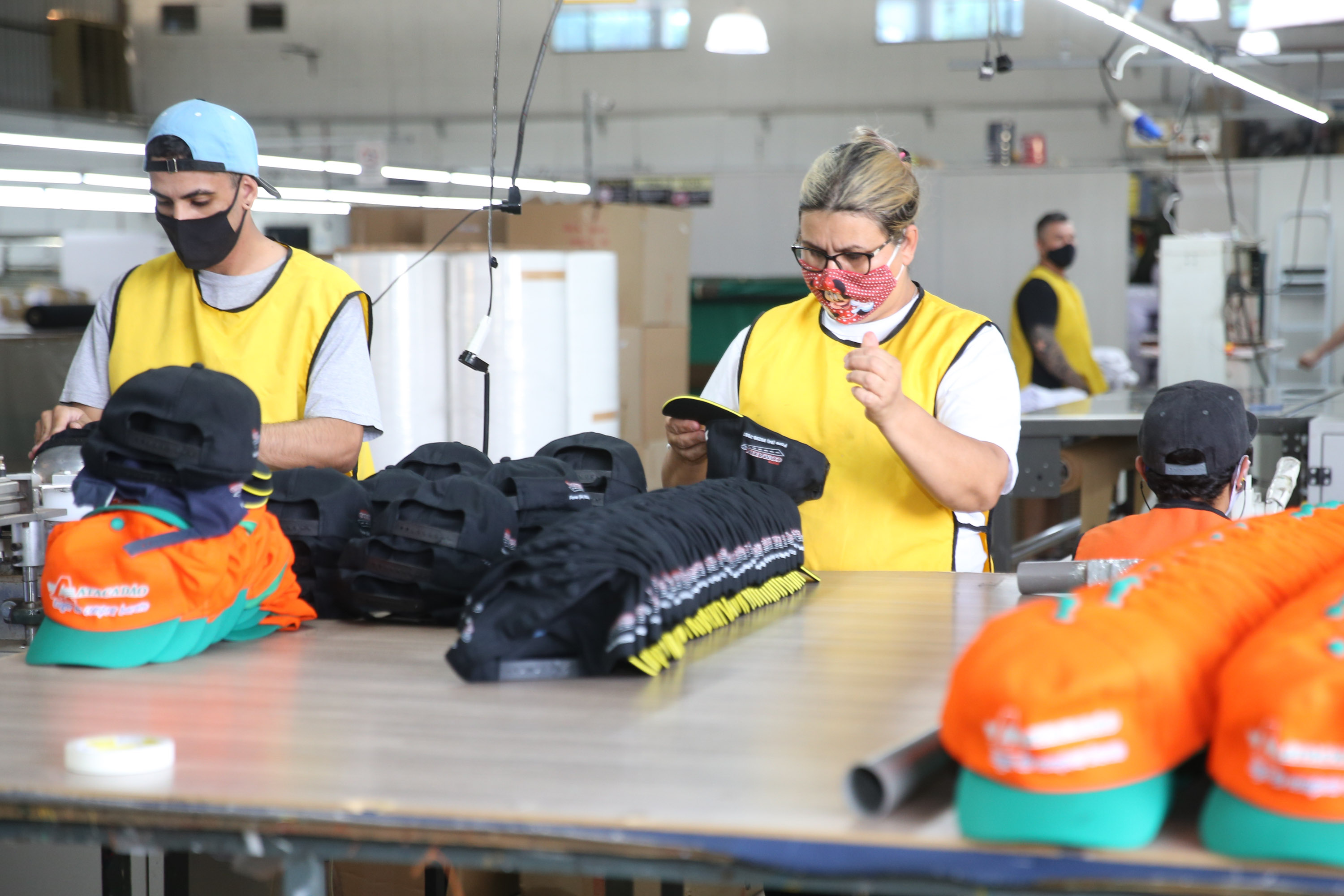 FEITO NO PARANA - Apucarana Capital do Bone. Empresa B2 Brindes.05/10/2020 - Foto: Geraldo Bubniak/AEN