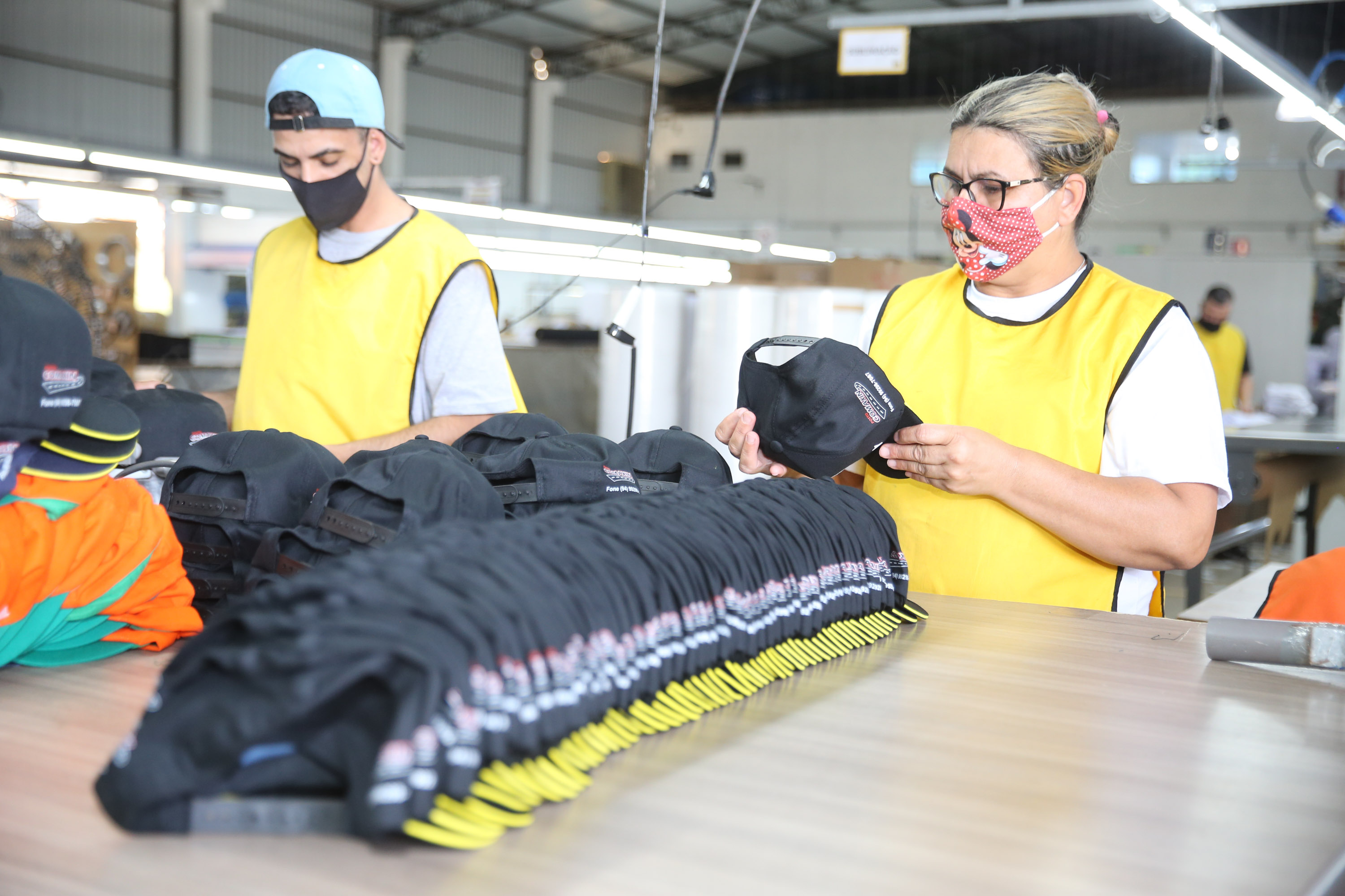 FEITO NO PARANA - Apucarana Capital do Bone. Empresa B2 Brindes.05/10/2020 - Foto: Geraldo Bubniak/AEN