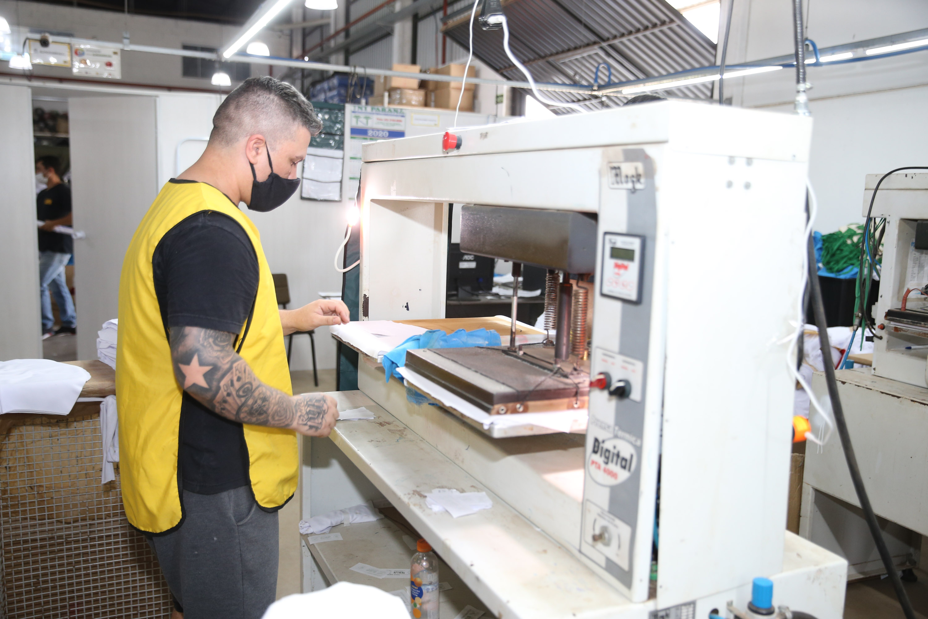 FEITO NO PARANA - Apucarana Capital do Bone. Empresa B2 Brindes.05/10/2020 - Foto: Geraldo Bubniak/AEN