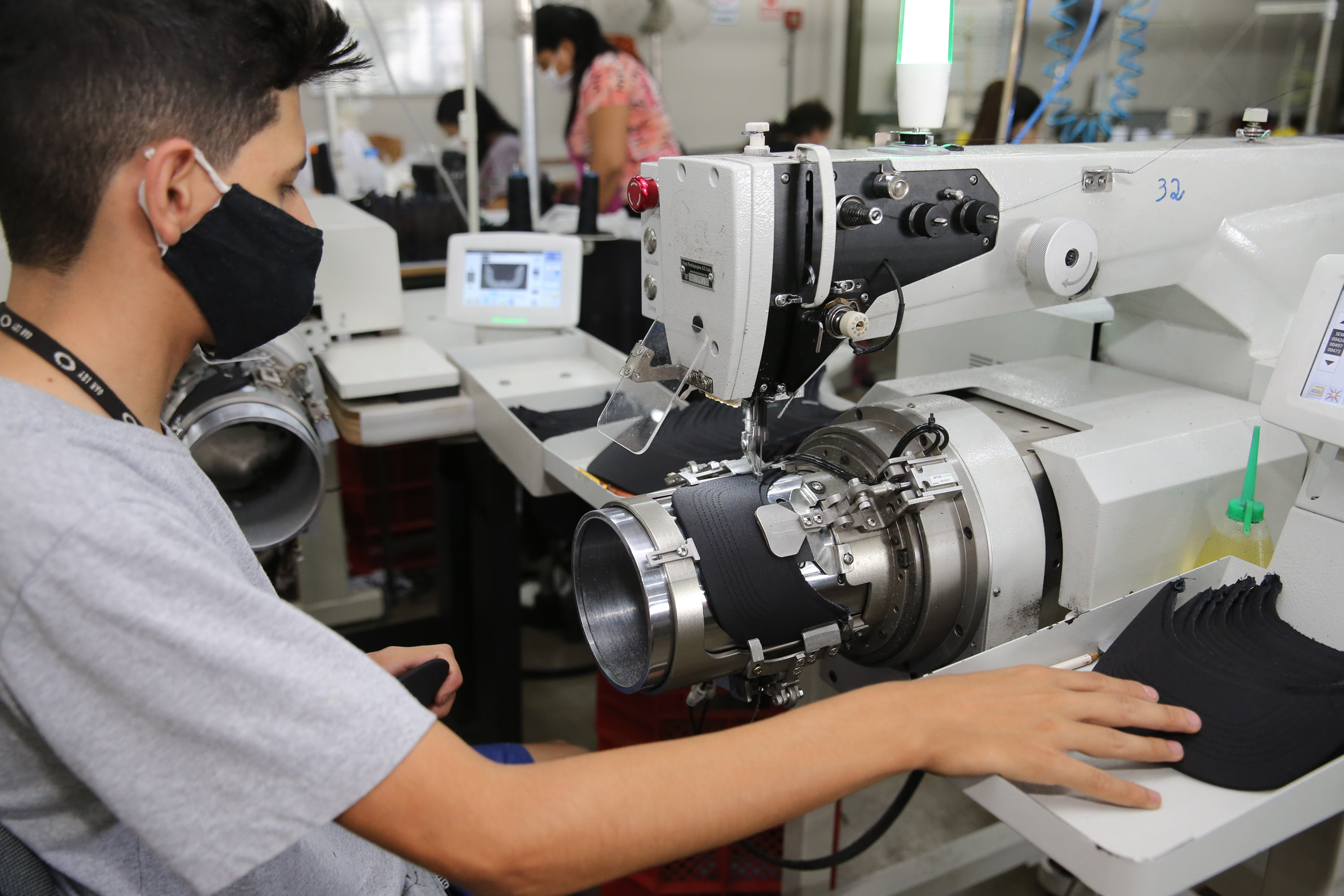 FEITO NO PARANA - Apucarana Capital do Bone.Blue Ocean Confecções em Apucarana05/10/2020 - Foto: Geraldo Bubniak/AEN