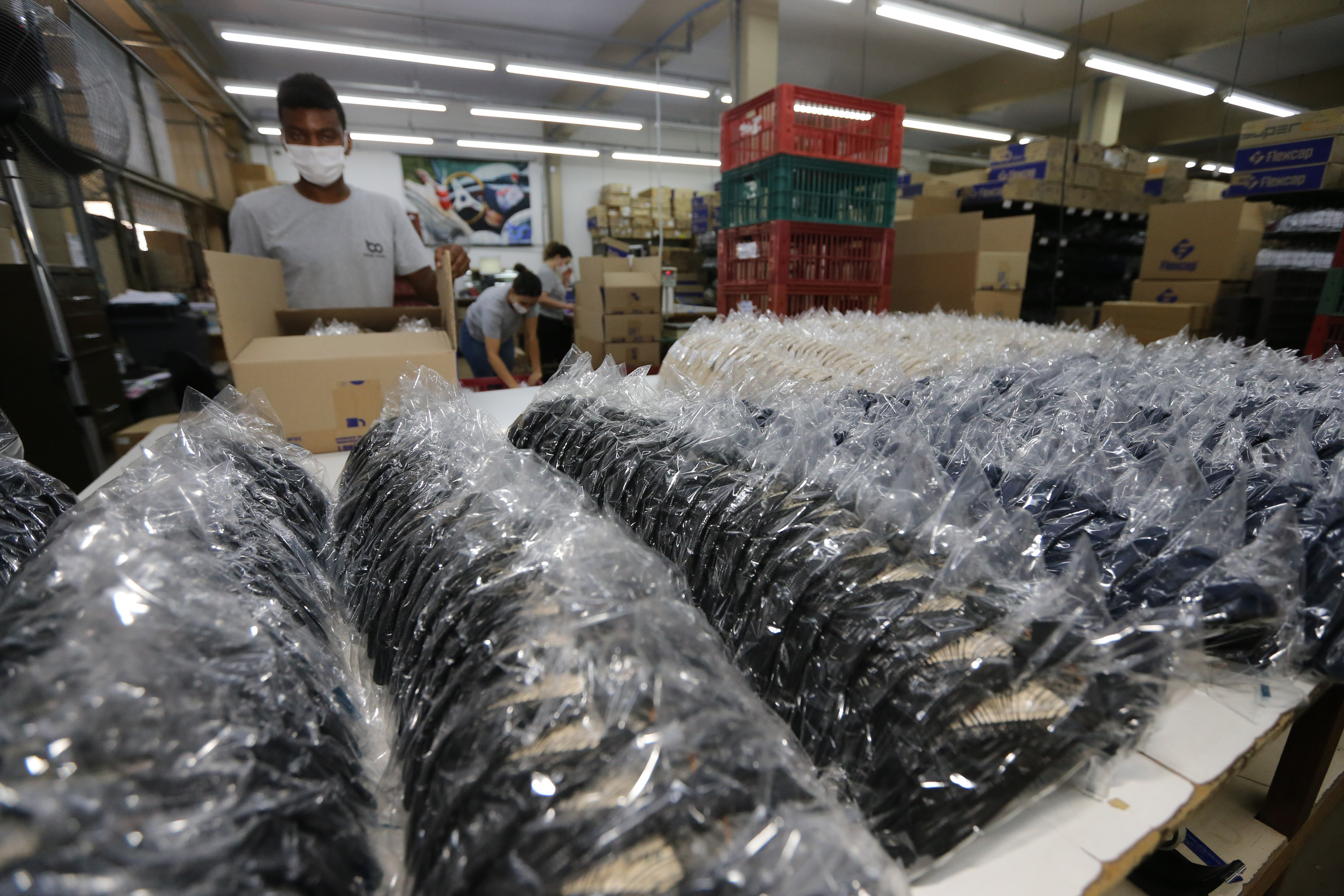 FEITO NO PARANA - Apucarana Capital do Bone.Blue Ocean Confecções em Apucarana05/10/2020 - Foto: Geraldo Bubniak/AEN