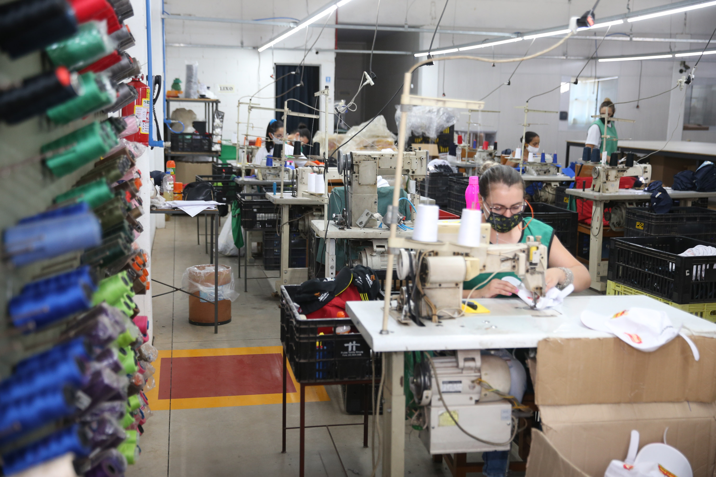 FEITO NO PARANA - Apucarana Capital do Bone. Empresa B2 Brindes.05/10/2020 - Foto: Geraldo Bubniak/AEN