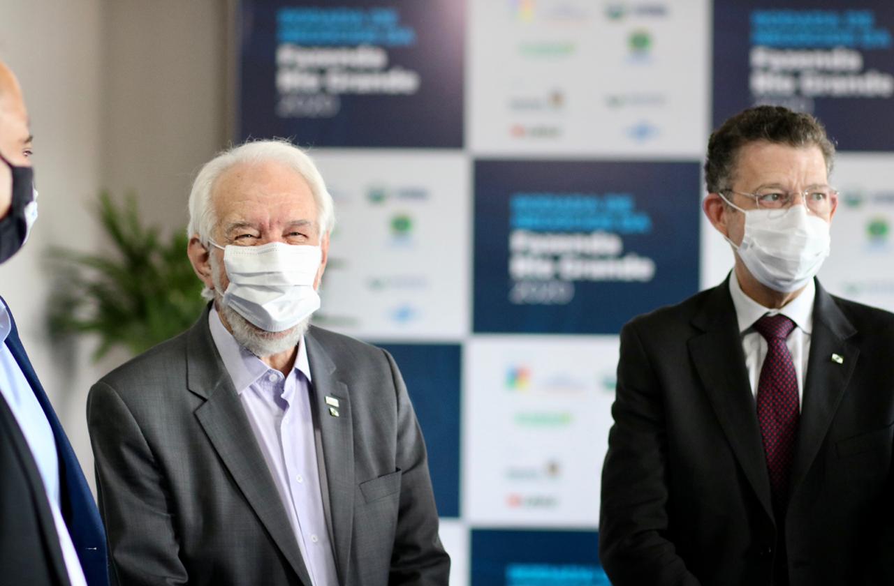 Promovido pela Invest Paraná, rodada de negócios reúne quem compra e quem vende produtos e serviços no município para facilitar investimentos que gerem emprego e renda. Participam 25 empresas âncoras e 75 pequenas empresas.

Foto: Camila Tonett.