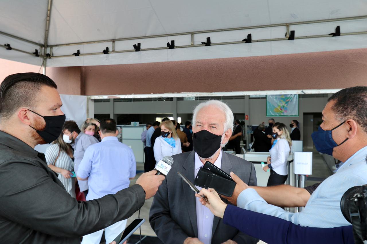 Promovido pela Invest Paraná, rodada de negócios reúne quem compra e quem vende produtos e serviços no município para facilitar investimentos que gerem emprego e renda. Participam 25 empresas âncoras e 75 pequenas empresas.

Foto: Camila Tonett.