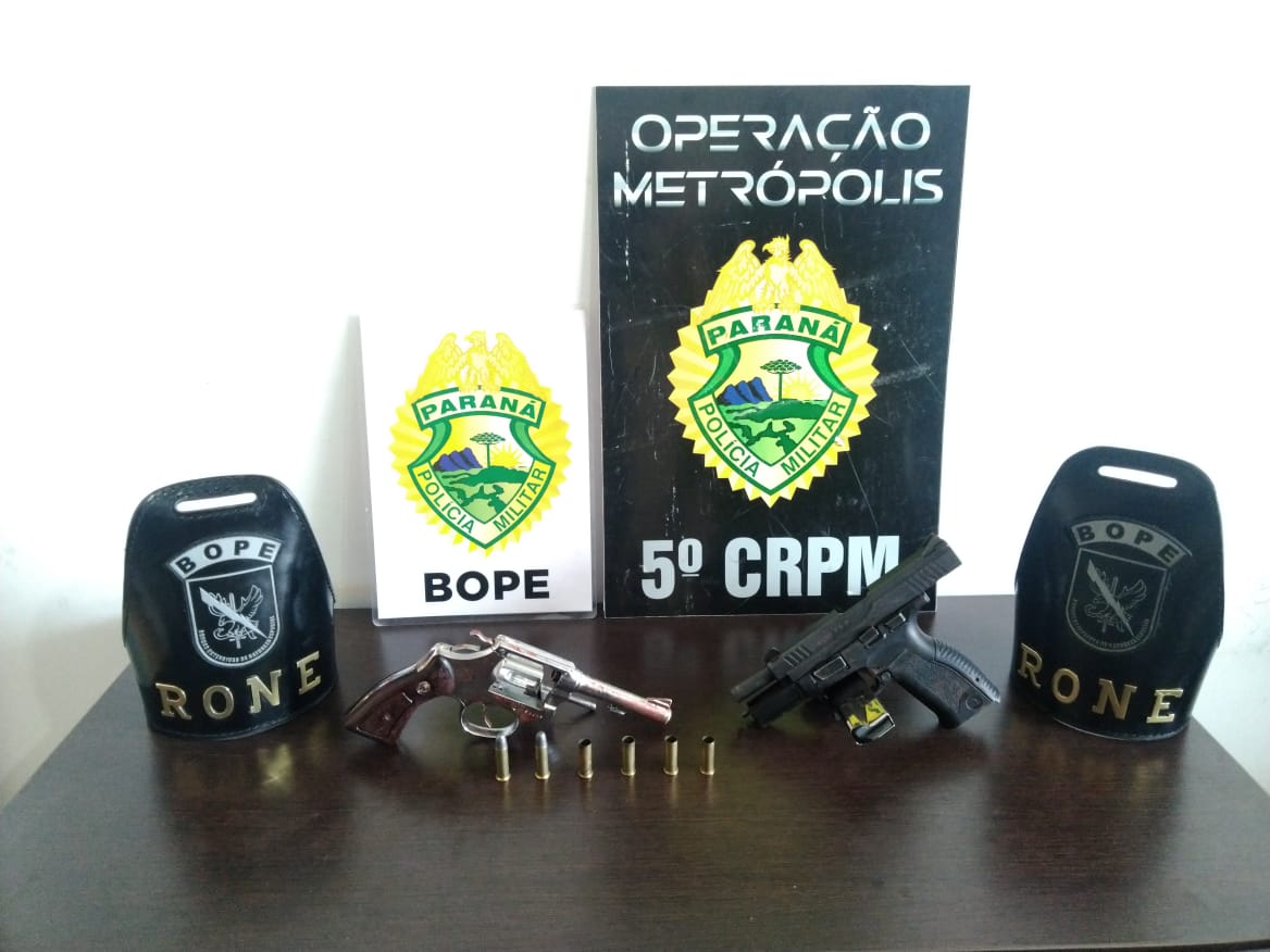 A terceira edição da Operação Metrópolis do 5º Comando Regional da PM (5º CRPM), no Oeste e Sudoeste do estado, terminou nesta quinta-feira (22/10) com 218 presos, 7,7 toneladas de maconha, 42 armas de fogo e R$ 129.120,00 apreendidos. Já o balanço total das três edições aponta um prejuízo de R$ 25 milhões ao crime organizado graças as apreensões de drogas, armas, veículos e contrabando.
 Foto:SESP