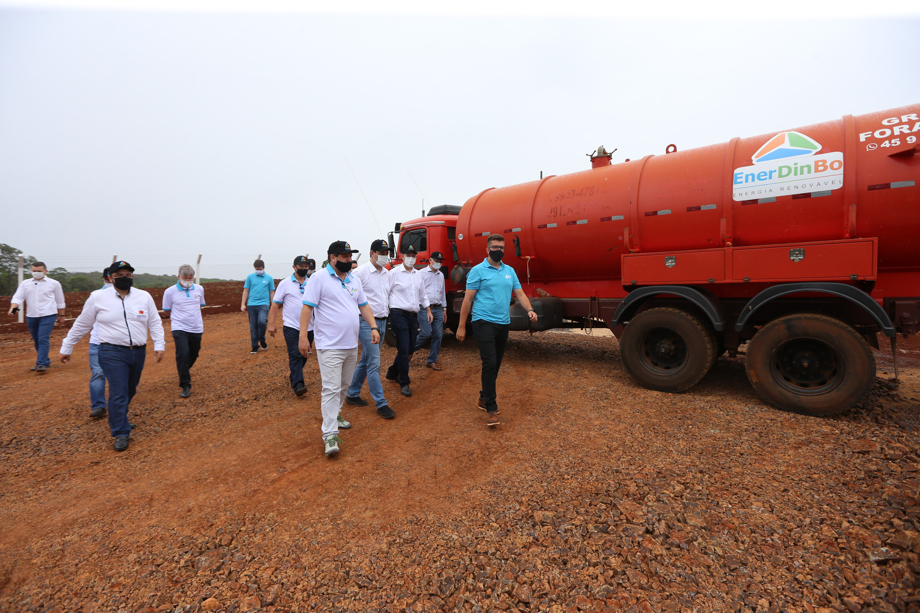 O governador Carlos Massa Ratinho Junior participa nesta quinta-feira (29) da inauguração da usina híbrida EnerDinBo, em Ouro Verde do Oeste. A geradora utilizará a luz do sol e dejetos da suinocultura para produzir energia elétrica. O investimento privado foi de R$ 12 milhões.Ouro Verde do Oeste, 29/10/2020 - Foto: Geraldo Bubniak/AEN