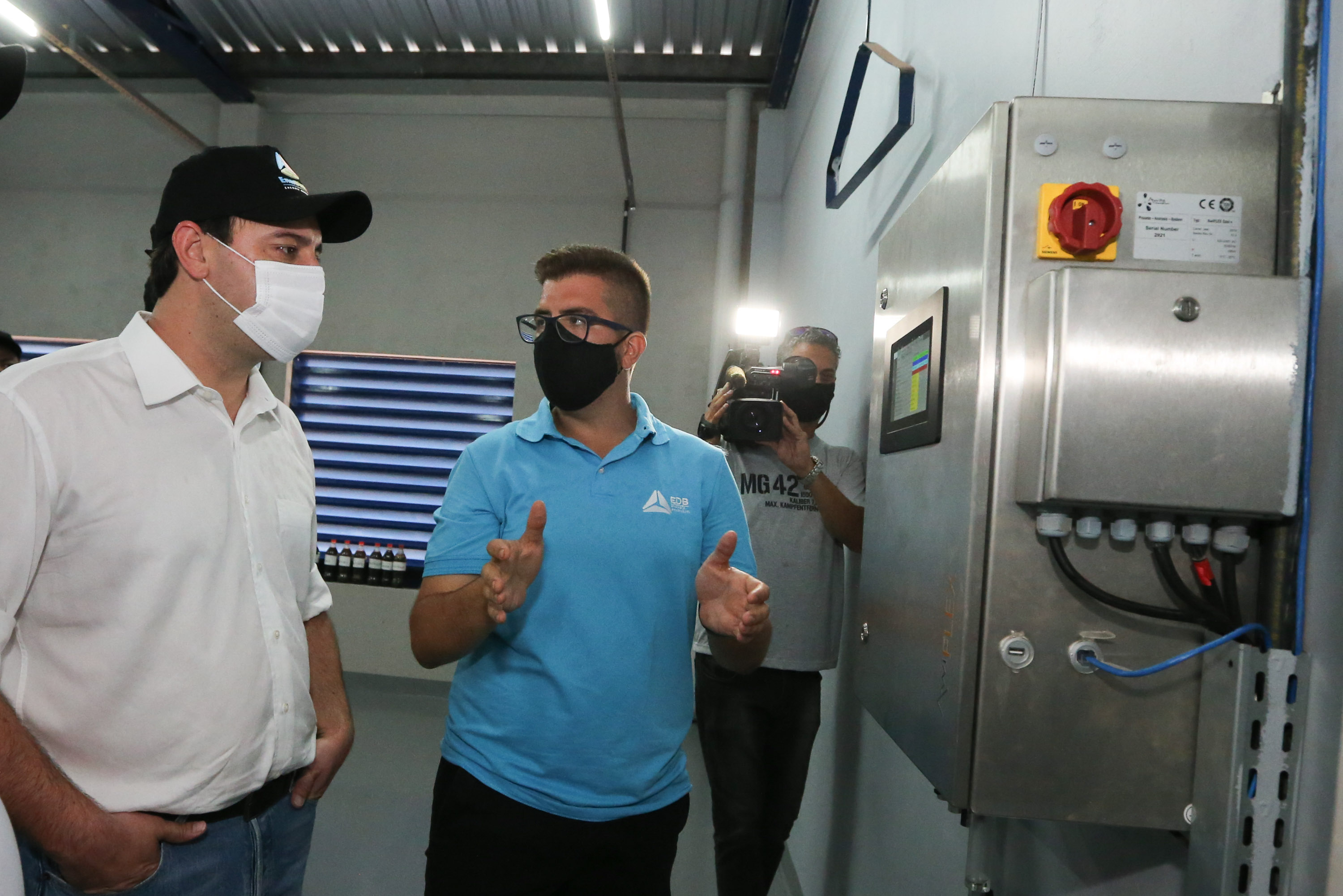 O governador Carlos Massa Ratinho Junior participa nesta quinta-feira (29) da inauguração da usina híbrida EnerDinBo, em Ouro Verde do Oeste. A geradora utilizará a luz do sol e dejetos da suinocultura para produzir energia elétrica. O investimento privado foi de R$ 12 milhões.Ouro Verde do Oeste, 29/10/2020 - Foto: Geraldo Bubniak/AEN