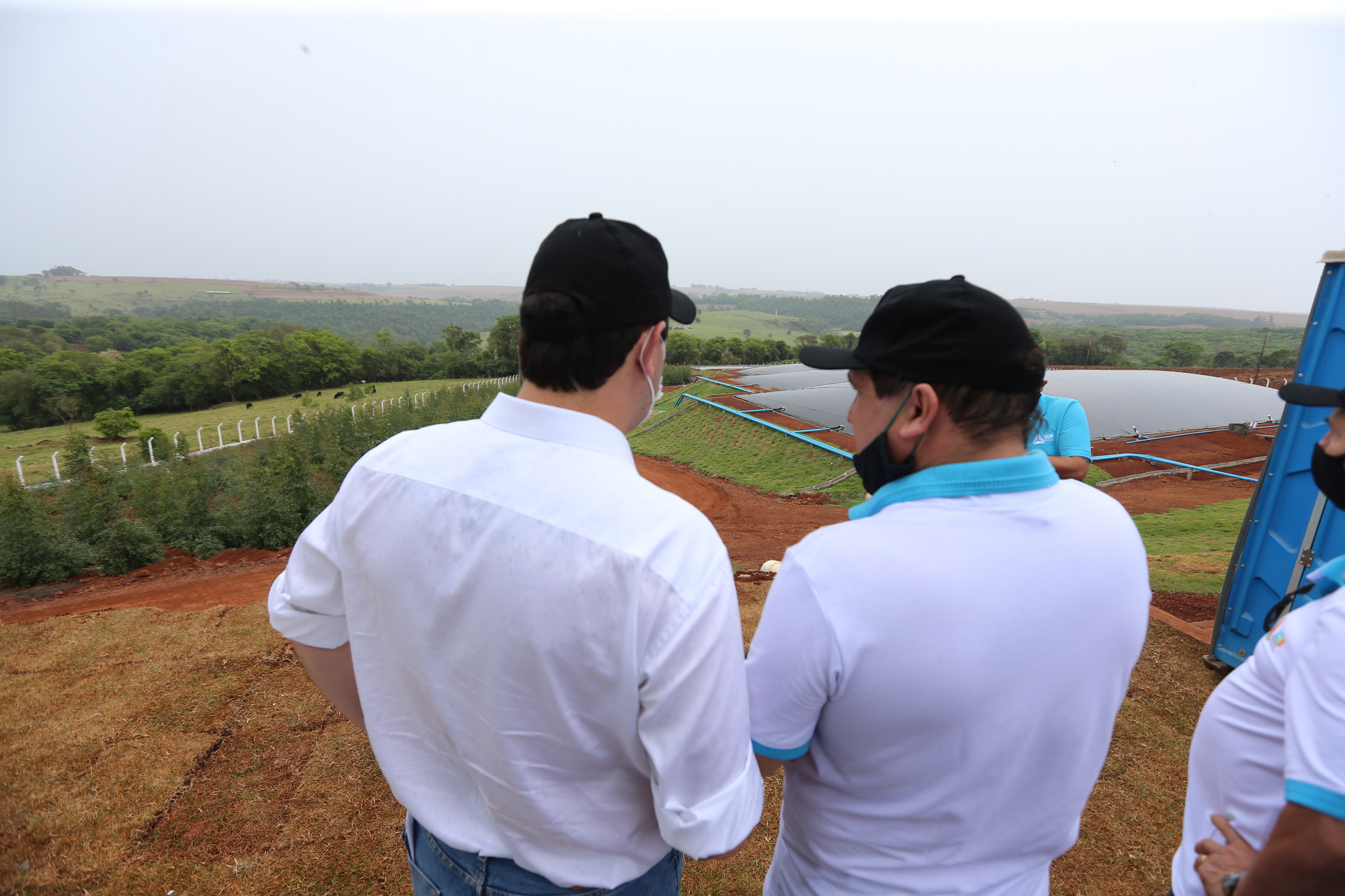 O governador Carlos Massa Ratinho Junior participa nesta quinta-feira (29) da inauguração da usina híbrida EnerDinBo, em Ouro Verde do Oeste. A geradora utilizará a luz do sol e dejetos da suinocultura para produzir energia elétrica. O investimento privado foi de R$ 12 milhões.Ouro Verde do Oeste, 29/10/2020 - Foto: Geraldo Bubniak/AEN