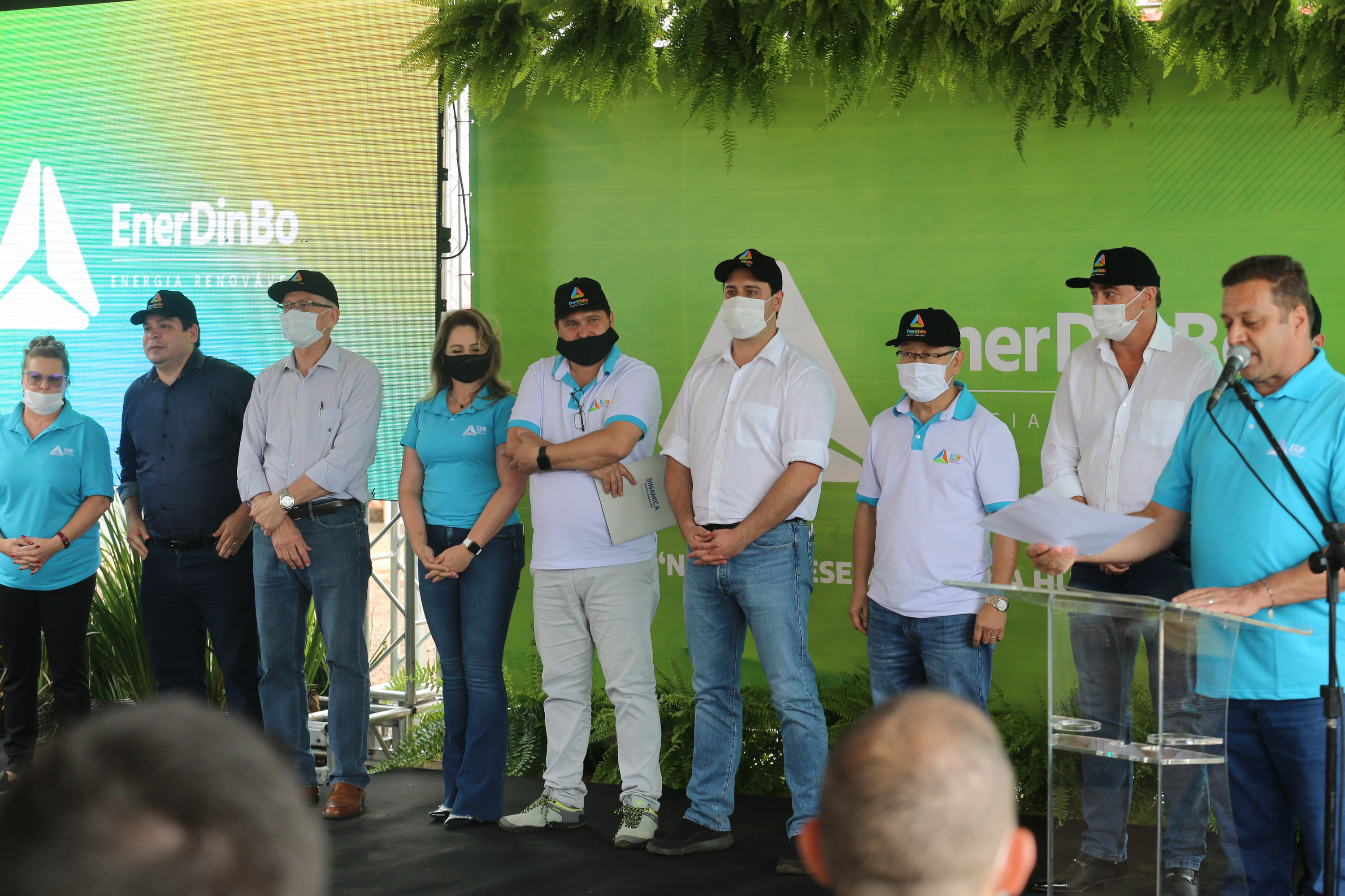 O governador Carlos Massa Ratinho Junior participa nesta quinta-feira (29) da inauguração da usina híbrida EnerDinBo, em Ouro Verde do Oeste. A geradora utilizará a luz do sol e dejetos da suinocultura para produzir energia elétrica. O investimento privado foi de R$ 12 milhões.Ouro Verde do Oeste, 29/10/2020 - Foto: Geraldo Bubniak/AEN