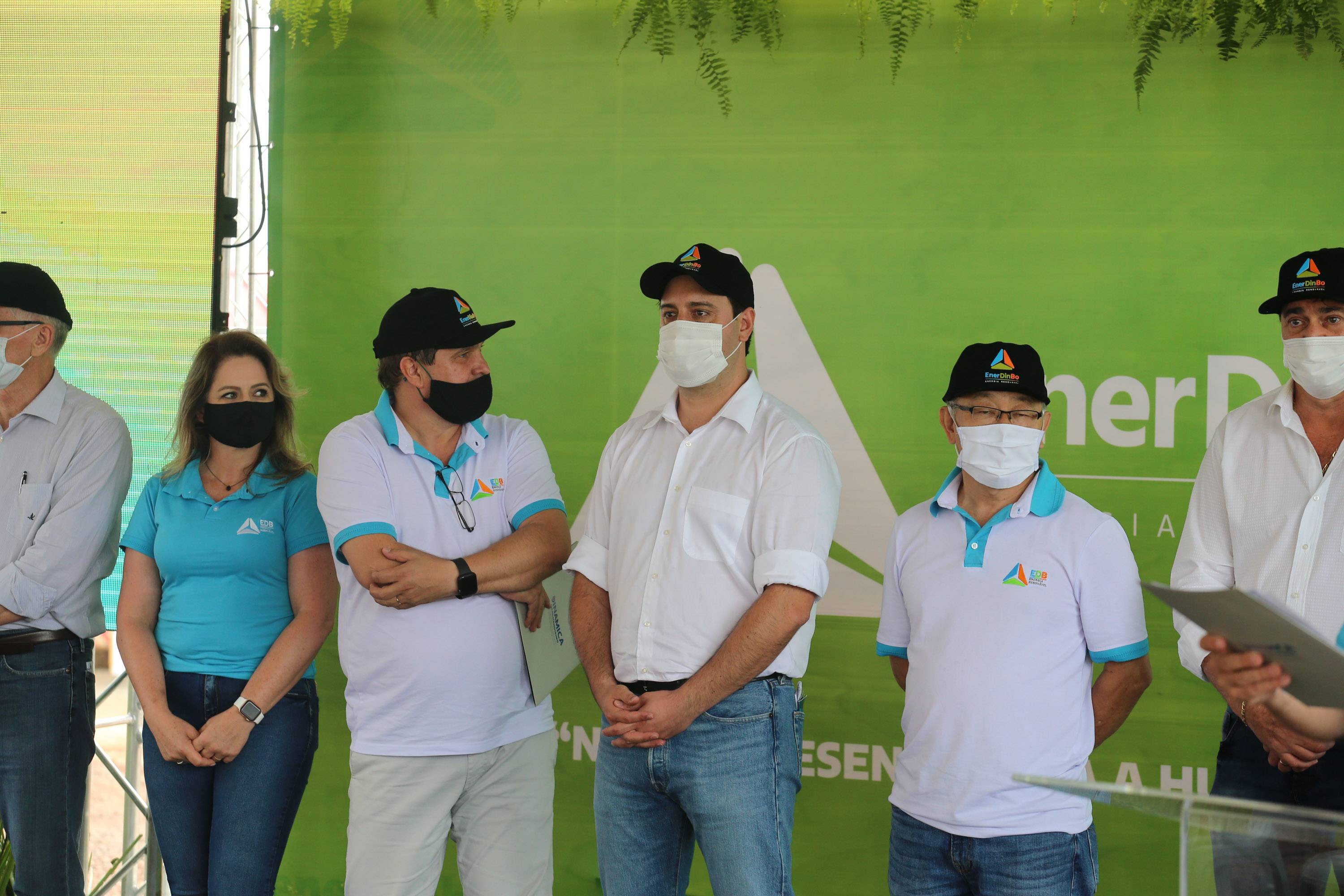 O governador Carlos Massa Ratinho Junior participa nesta quinta-feira (29) da inauguração da usina híbrida EnerDinBo, em Ouro Verde do Oeste. A geradora utilizará a luz do sol e dejetos da suinocultura para produzir energia elétrica. O investimento privado foi de R$ 12 milhões.Ouro Verde do Oeste, 29/10/2020 - Foto: Geraldo Bubniak/AEN