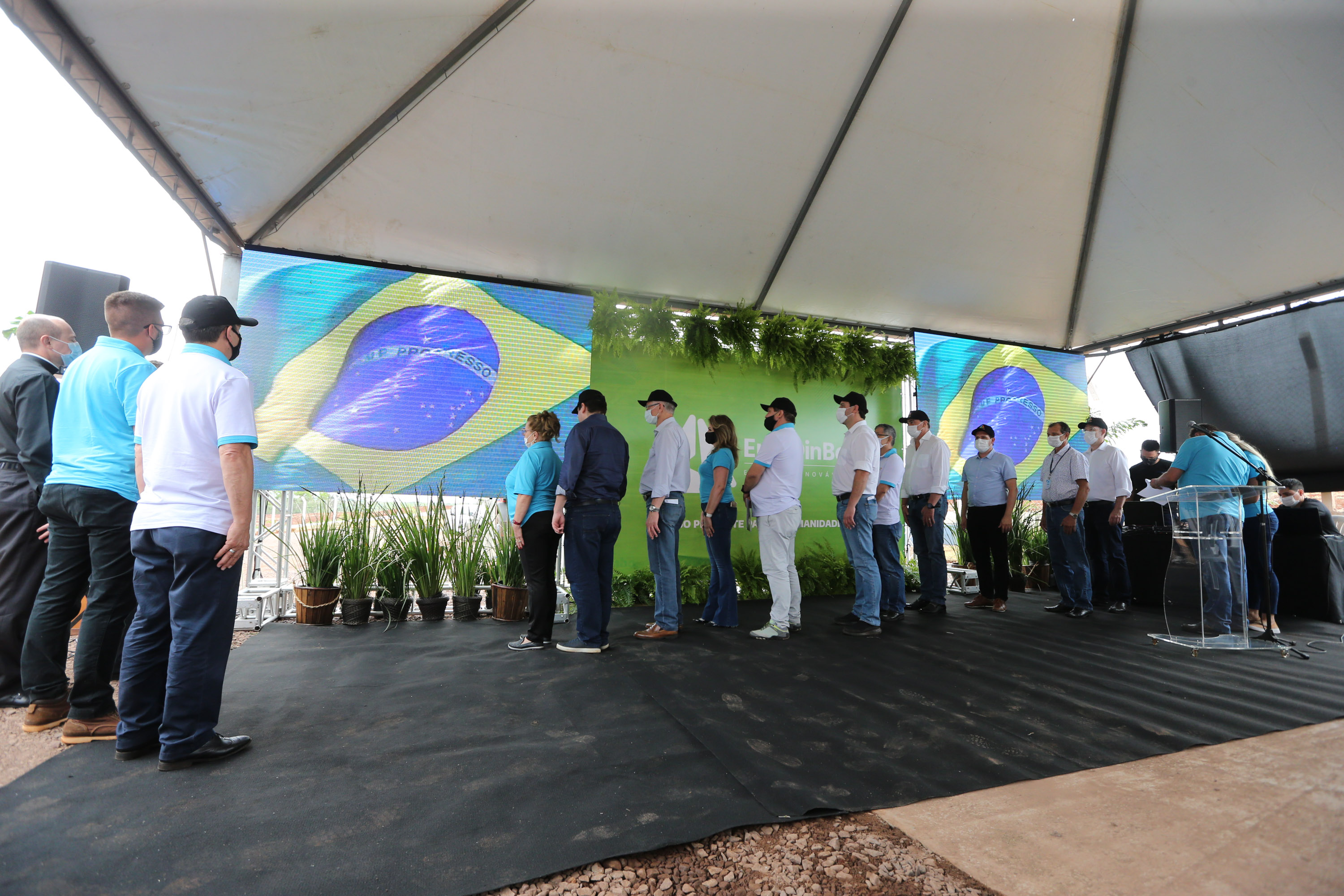 O governador Carlos Massa Ratinho Junior participa nesta quinta-feira (29) da inauguração da usina híbrida EnerDinBo, em Ouro Verde do Oeste. A geradora utilizará a luz do sol e dejetos da suinocultura para produzir energia elétrica. O investimento privado foi de R$ 12 milhões.Ouro Verde do Oeste, 29/10/2020 - Foto: Geraldo Bubniak/AEN