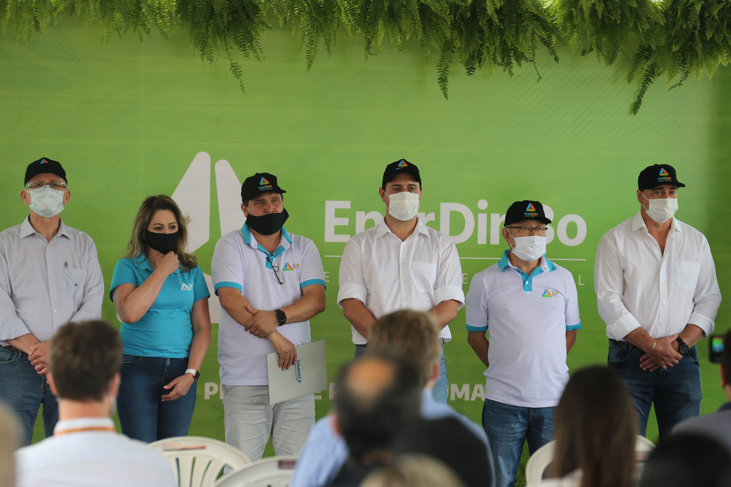 O governador Carlos Massa Ratinho Junior participa nesta quinta-feira (29) da inauguração da usina híbrida EnerDinBo, em Ouro Verde do Oeste. A geradora utilizará a luz do sol e dejetos da suinocultura para produzir energia elétrica. O investimento privado foi de R$ 12 milhões.Ouro Verde do Oeste, 29/10/2020 - Foto: Geraldo Bubniak/AEN