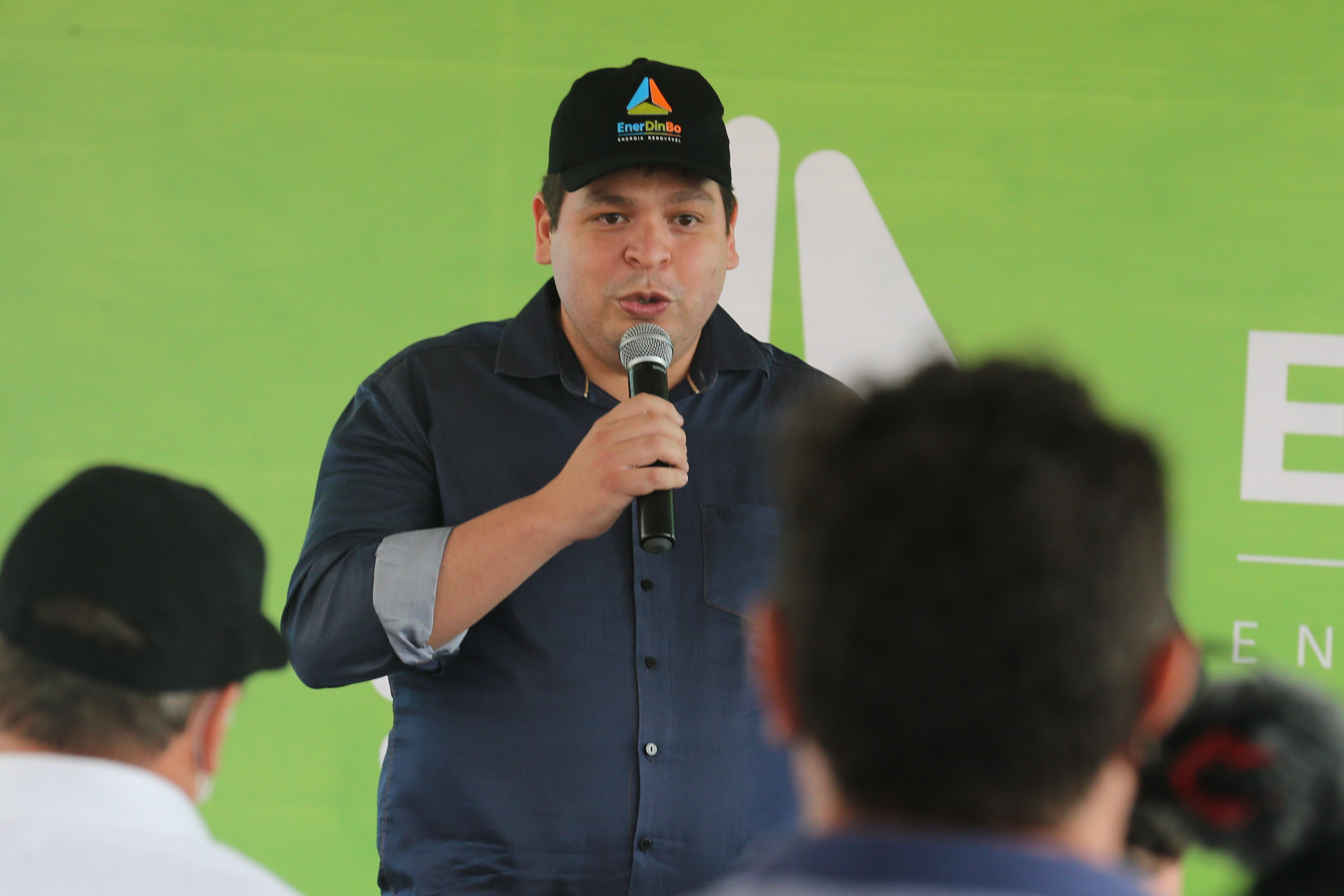 O governador Carlos Massa Ratinho Junior participa nesta quinta-feira (29) da inauguração da usina híbrida EnerDinBo, em Ouro Verde do Oeste. A geradora utilizará a luz do sol e dejetos da suinocultura para produzir energia elétrica. O investimento privado foi de R$ 12 milhões.Deputado Estadual Gugu Bueno.Ouro Verde do Oeste, 29/10/2020 - Foto: Geraldo Bubniak/AEN