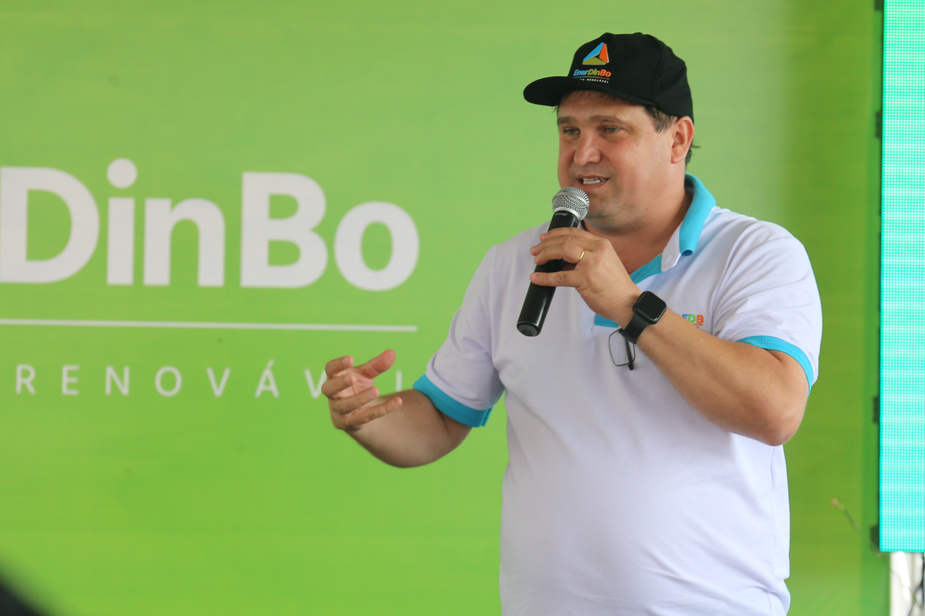 O governador Carlos Massa Ratinho Junior participa nesta quinta-feira (29) da inauguração da usina híbrida EnerDinBo, em Ouro Verde do Oeste. A geradora utilizará a luz do sol e dejetos da suinocultura para produzir energia elétrica. O investimento privado foi de R$ 12 milhões.Valdinei Silva, diretor da EnerDinBo Energia.Ouro Verde do Oeste, 29/10/2020 - Foto: Geraldo Bubniak/AEN