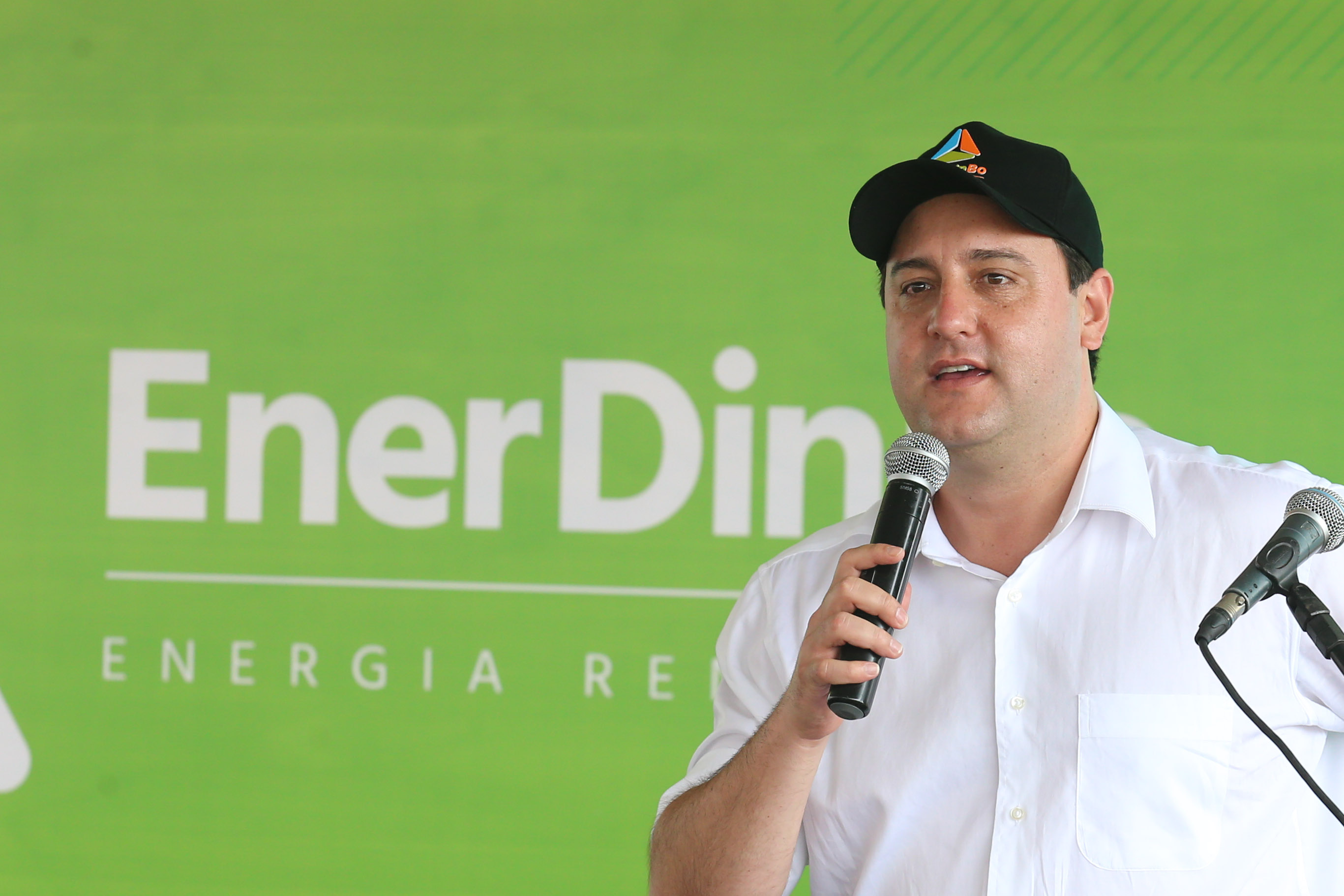 O governador Carlos Massa Ratinho Junior participa nesta quinta-feira (29) da inauguração da usina híbrida EnerDinBo, em Ouro Verde do Oeste. A geradora utilizará a luz do sol e dejetos da suinocultura para produzir energia elétrica. O investimento privado foi de R$ 12 milhões.Ouro Verde do Oeste, 29/10/2020 - Foto: Geraldo Bubniak/AEN