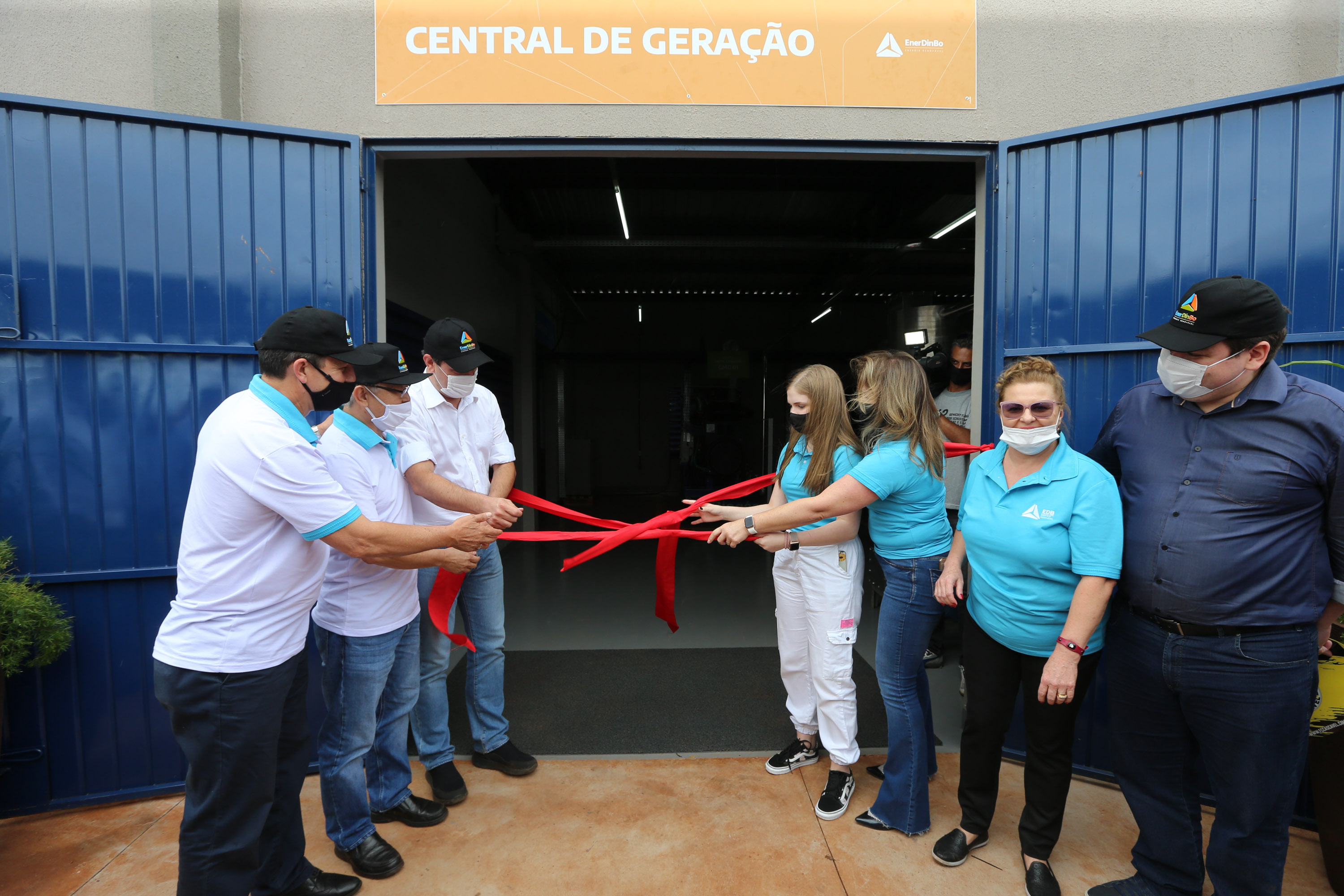 O governador Carlos Massa Ratinho Junior participa nesta quinta-feira (29) da inauguração da usina híbrida EnerDinBo, em Ouro Verde do Oeste. A geradora utilizará a luz do sol e dejetos da suinocultura para produzir energia elétrica. O investimento privado foi de R$ 12 milhões.Ouro Verde do Oeste, 29/10/2020 - Foto: Geraldo Bubniak/AEN