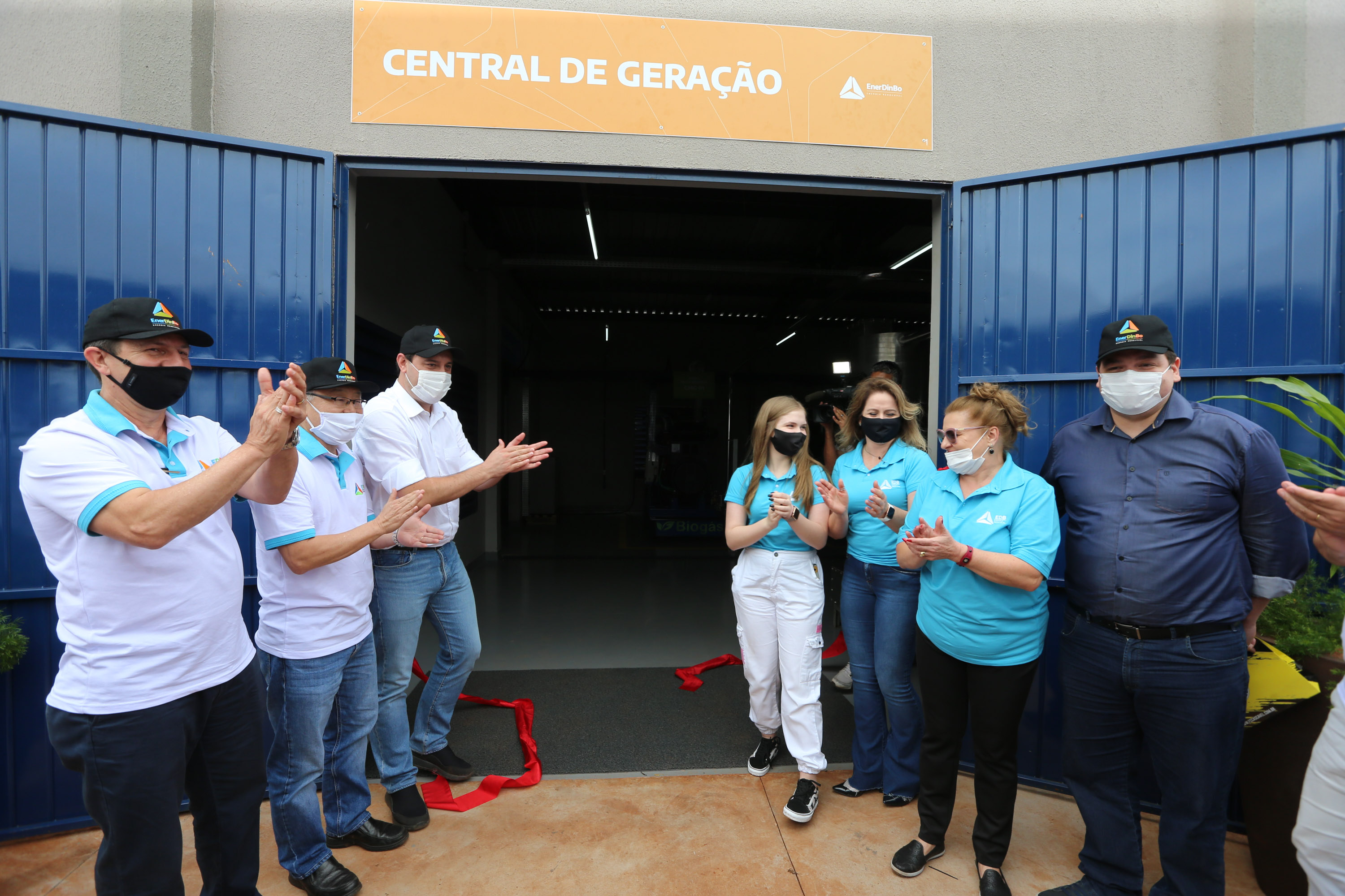 O governador Carlos Massa Ratinho Junior participa nesta quinta-feira (29) da inauguração da usina híbrida EnerDinBo, em Ouro Verde do Oeste. A geradora utilizará a luz do sol e dejetos da suinocultura para produzir energia elétrica. O investimento privado foi de R$ 12 milhões.Ouro Verde do Oeste, 29/10/2020 - Foto: Geraldo Bubniak/AEN
