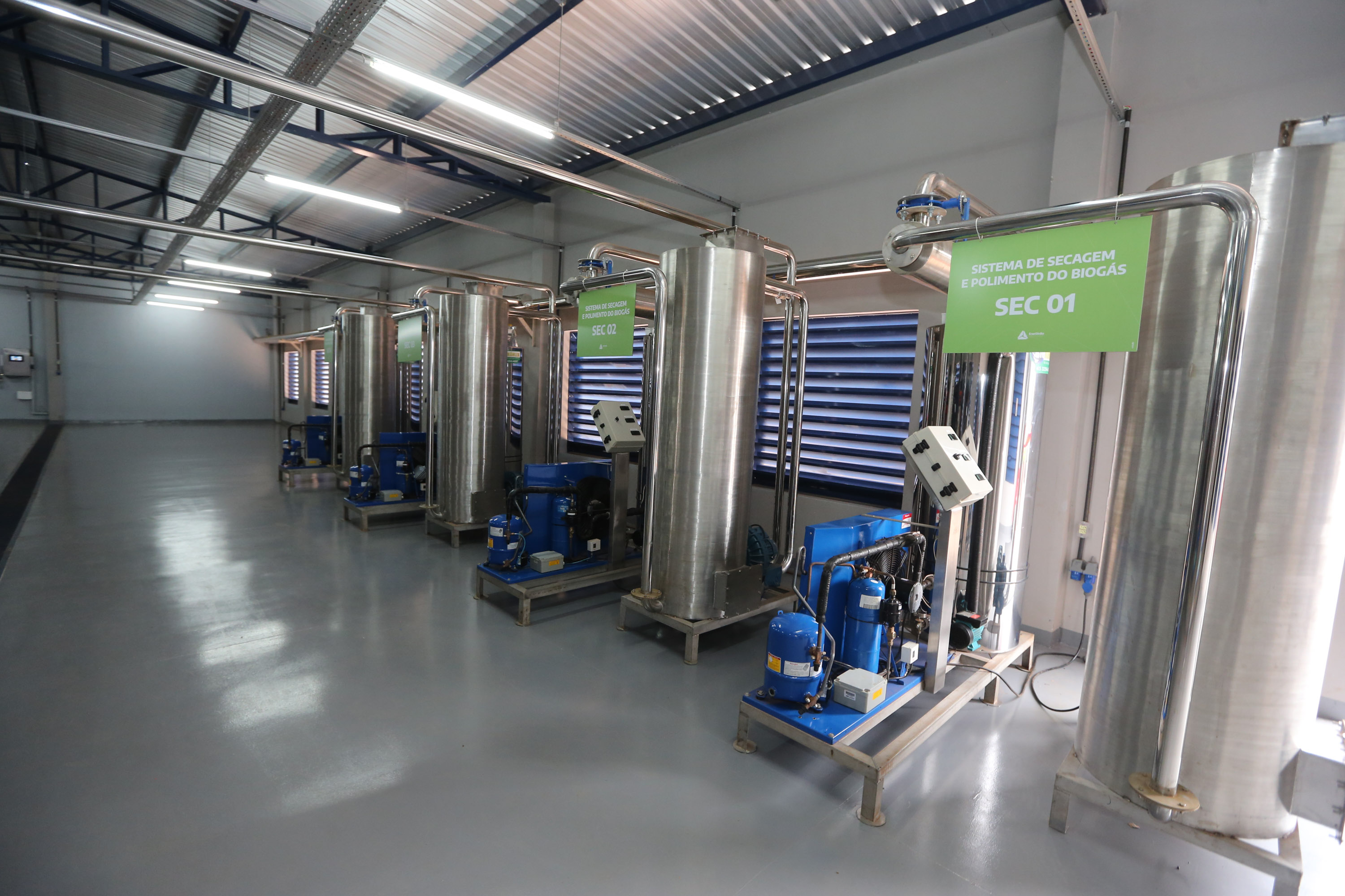 O governador Carlos Massa Ratinho Junior participa nesta quinta-feira (29) da inauguração da usina híbrida EnerDinBo, em Ouro Verde do Oeste. A geradora utilizará a luz do sol e dejetos da suinocultura para produzir energia elétrica. O investimento privado foi de R$ 12 milhões.Ouro Verde do Oeste, 29/10/2020 - Foto: Geraldo Bubniak/AEN