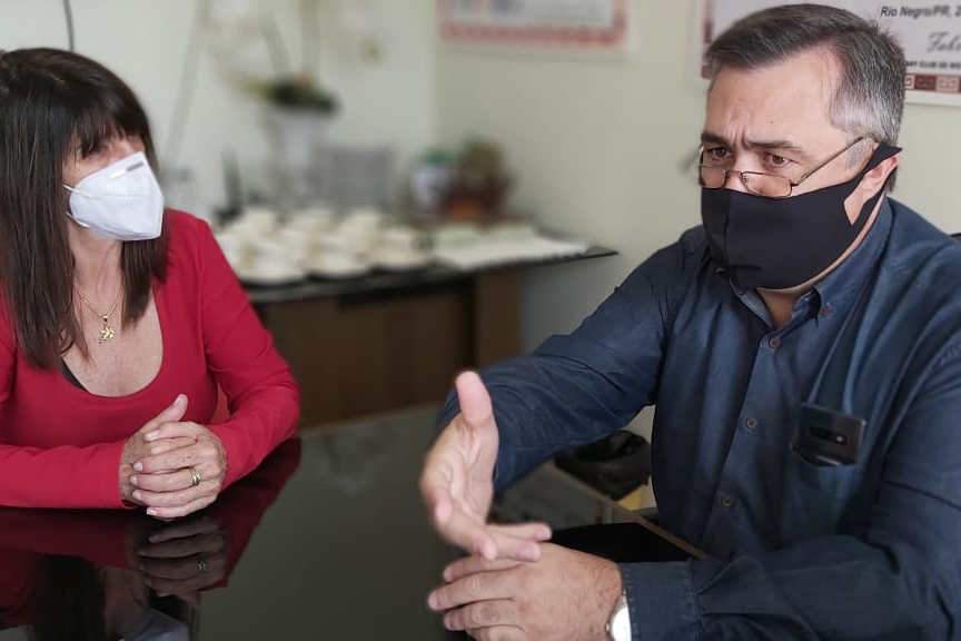 O Governo do Estado, por meio do secretário de Estado da Saúde, Beto Preto, assinou nesta quinta-feira (29) um convênio no valor total de R$ 512.889,97 para a recuperação da estrutura da cobertura da Sociedade Hospital Bom Jesus do município de Rio Negro. Desde 2013 uma das alas do prédio está desativada por que o telhado está comprometido. Foto:Mônica Candéo Iurk/SESA