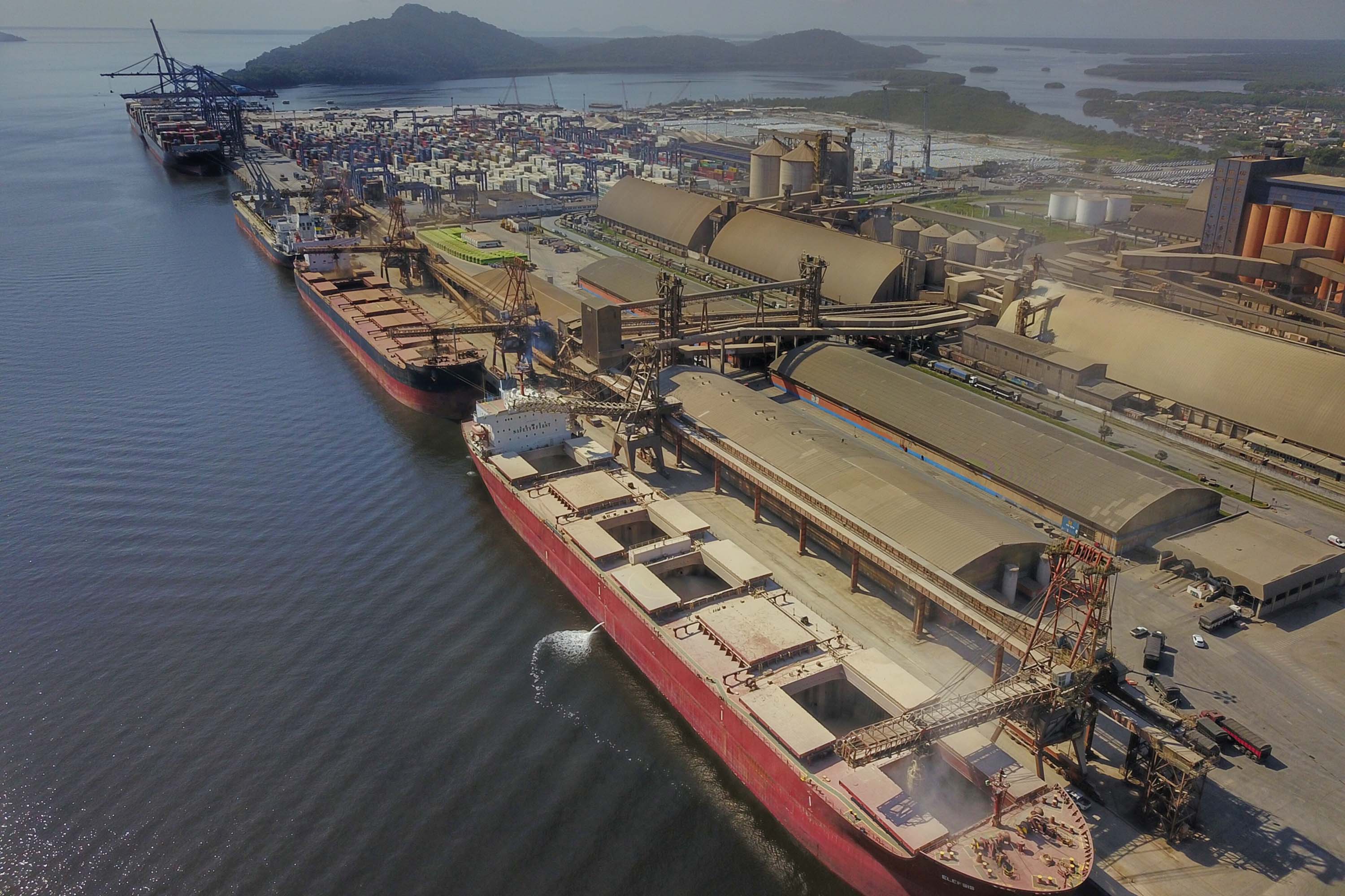 Investimentos públicos e privados ampliam capacidade do Porto de Paranaguá. Foto: José Fernando Ogura/AEN