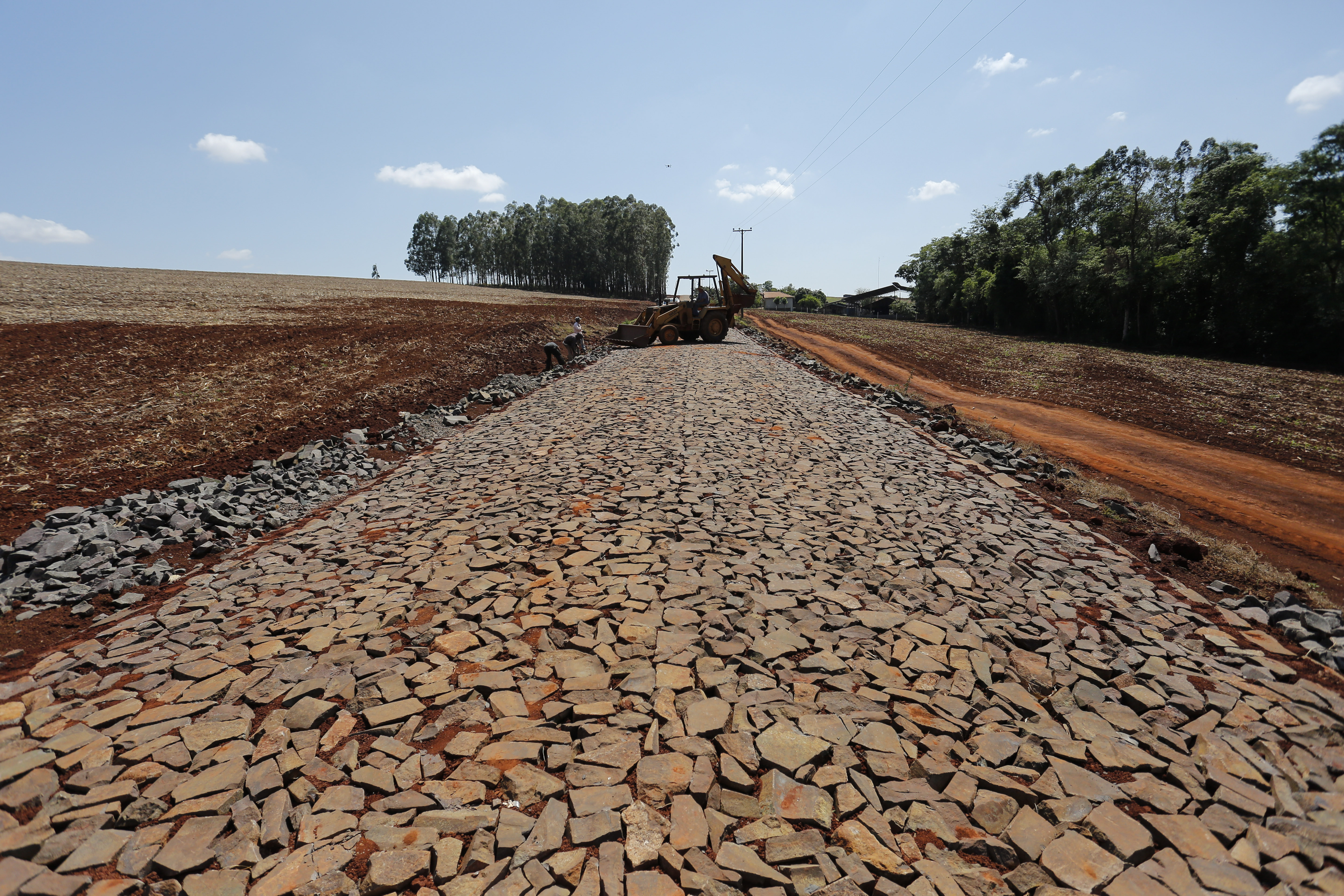 Maripá - 21-10-2020 - Pavimentação da Estrada Municipal MR 200 em Maripá - Foto : Jonathan Campos / AEN