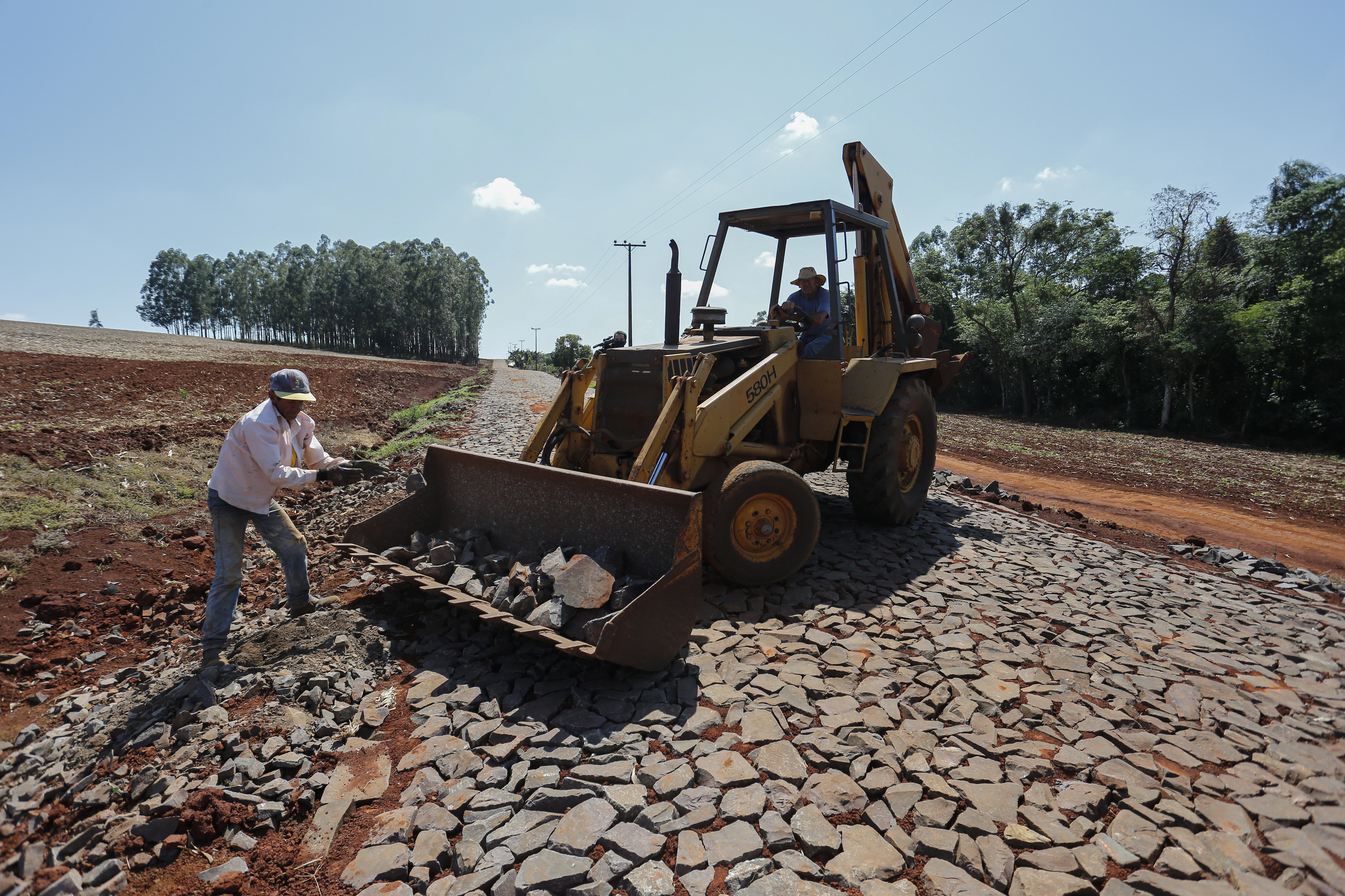 Maripá - 21-10-2020 - Pavimentação da Estrada Municipal MR 200 em Maripá - Foto : Jonathan Campos / AEN