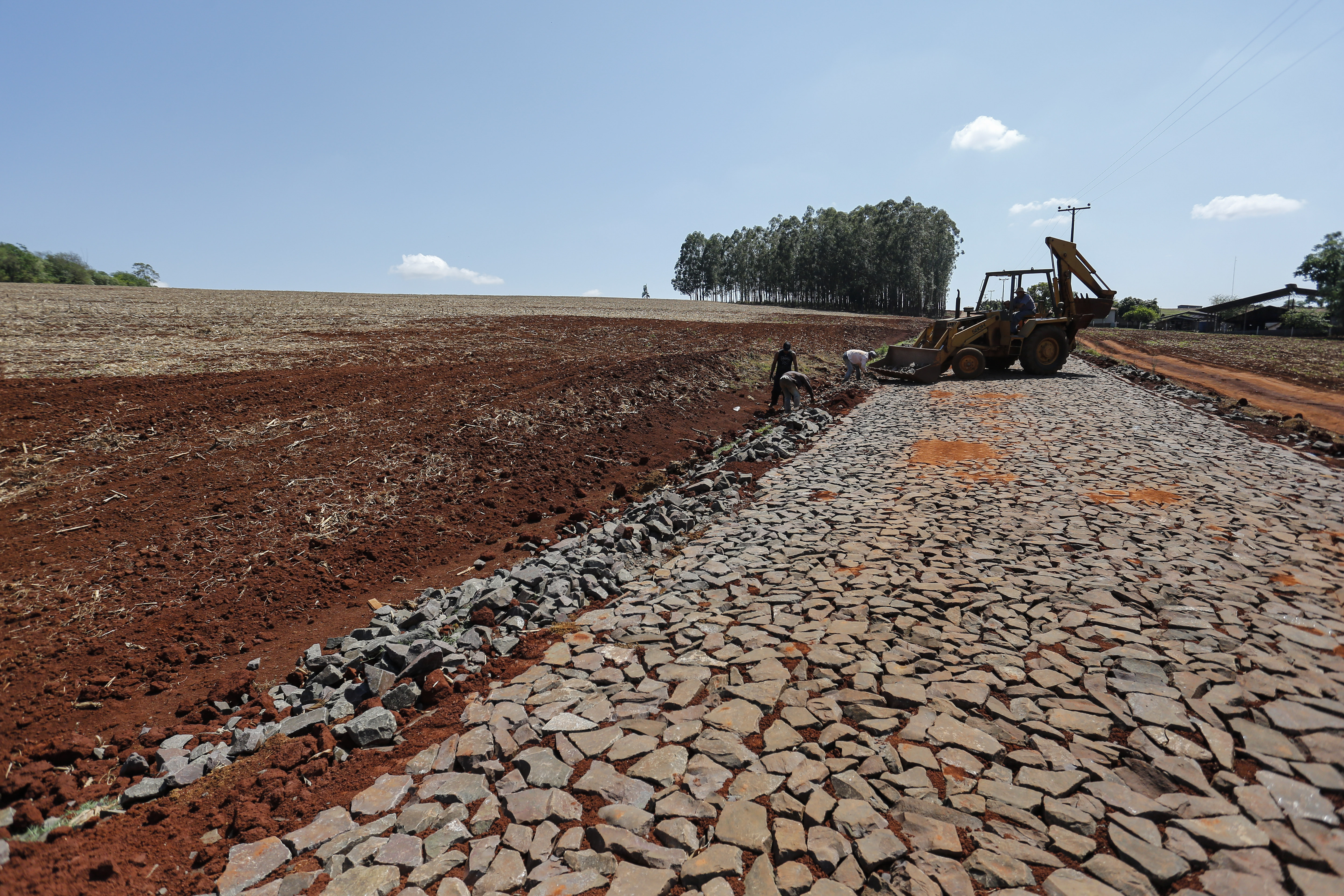 Maripá - 21-10-2020 - Pavimentação da Estrada Municipal MR 200 em Maripá - Foto : Jonathan Campos / AEN