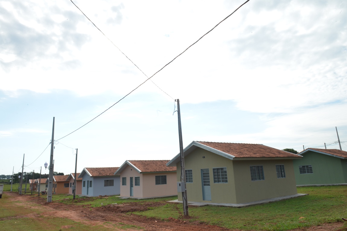 Famílias que vivem em situação de vulnerabilidade social dos municípios do Noroeste do Paraná terão a oportunidade de conquistar a casa própria sem pagar nada por isso. O Governo do Estado autorizou o início das obras de construção de 37 novas casas populares em Querência do Norte e outras 34 unidades em Santa Cruz de Monte Castelo, cuja entrega está prevista para o primeiro semestre de 2021.  Foto: Cohapar