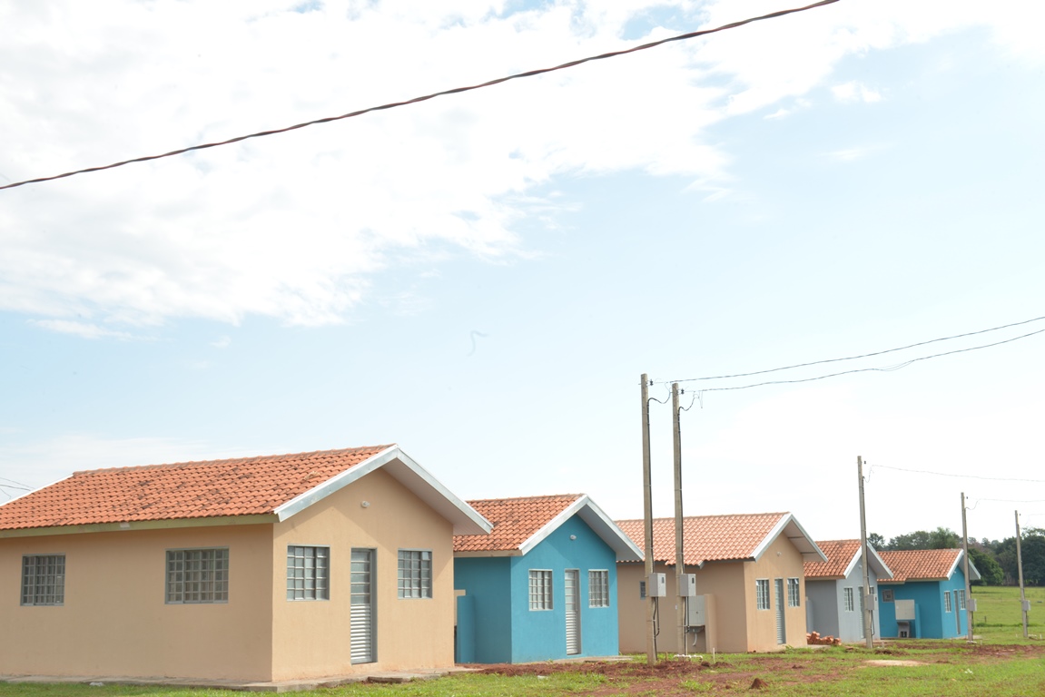 Famílias que vivem em situação de vulnerabilidade social dos municípios do Noroeste do Paraná terão a oportunidade de conquistar a casa própria sem pagar nada por isso. O Governo do Estado autorizou o início das obras de construção de 37 novas casas populares em Querência do Norte e outras 34 unidades em Santa Cruz de Monte Castelo, cuja entrega está prevista para o primeiro semestre de 2021.  Foto: Cohapar