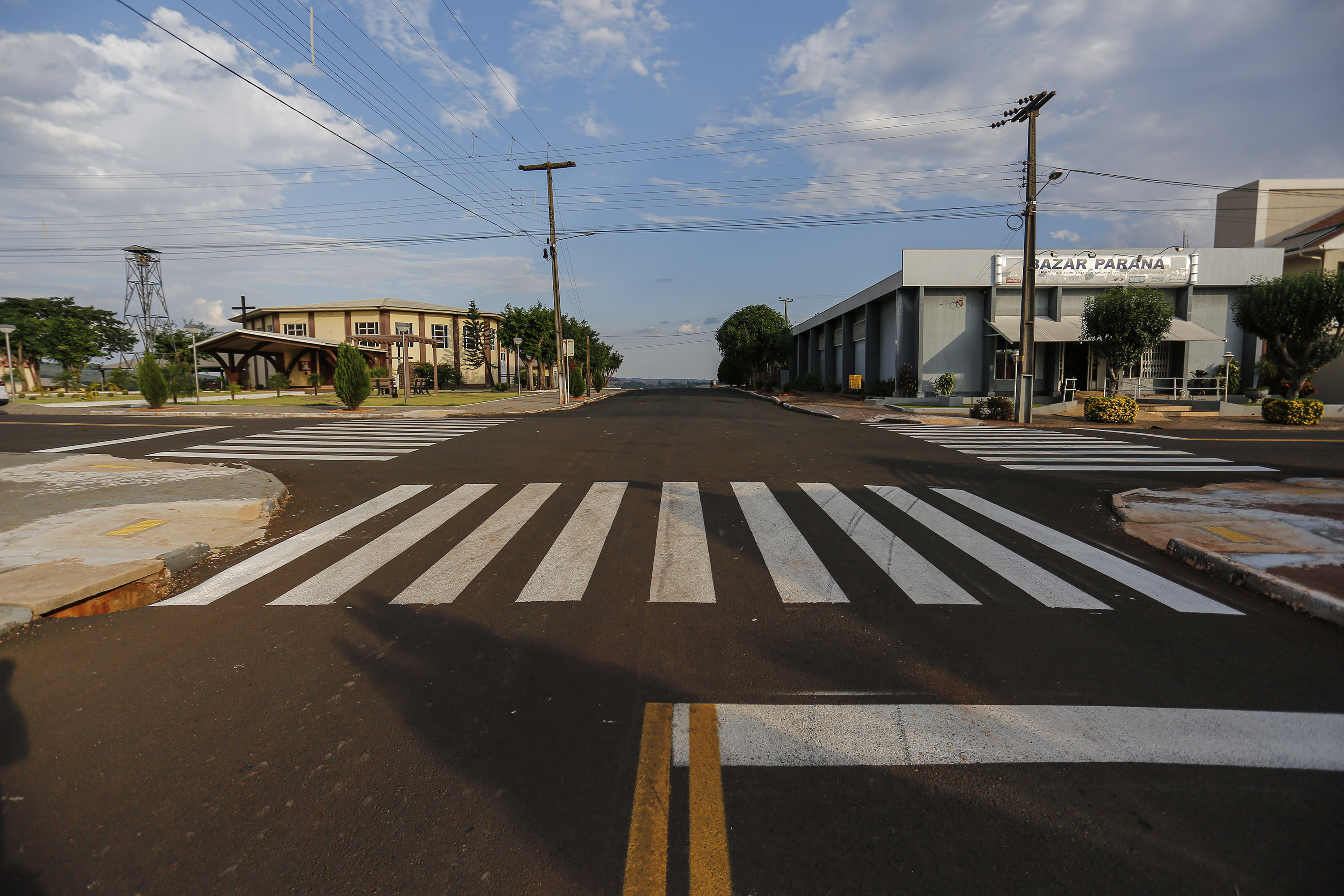 Missal - 21-10-2020 - Pavimentação asfaltica no distrito de Dom Armando em Missal- Foto : Jonathan Campos / AEN