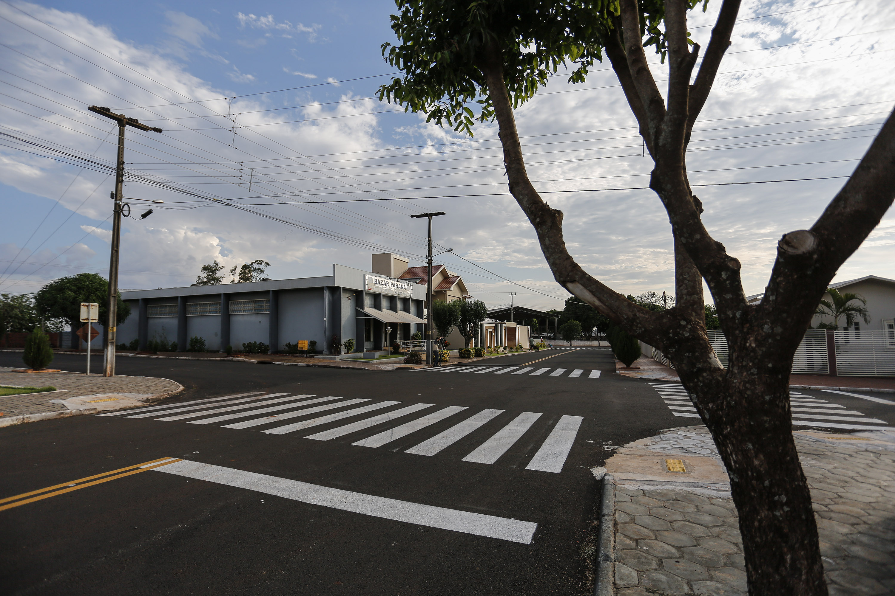 Missal - 21-10-2020 - Pavimentação asfaltica no distrito de Dom Armando em Missal- Foto : Jonathan Campos / AEN