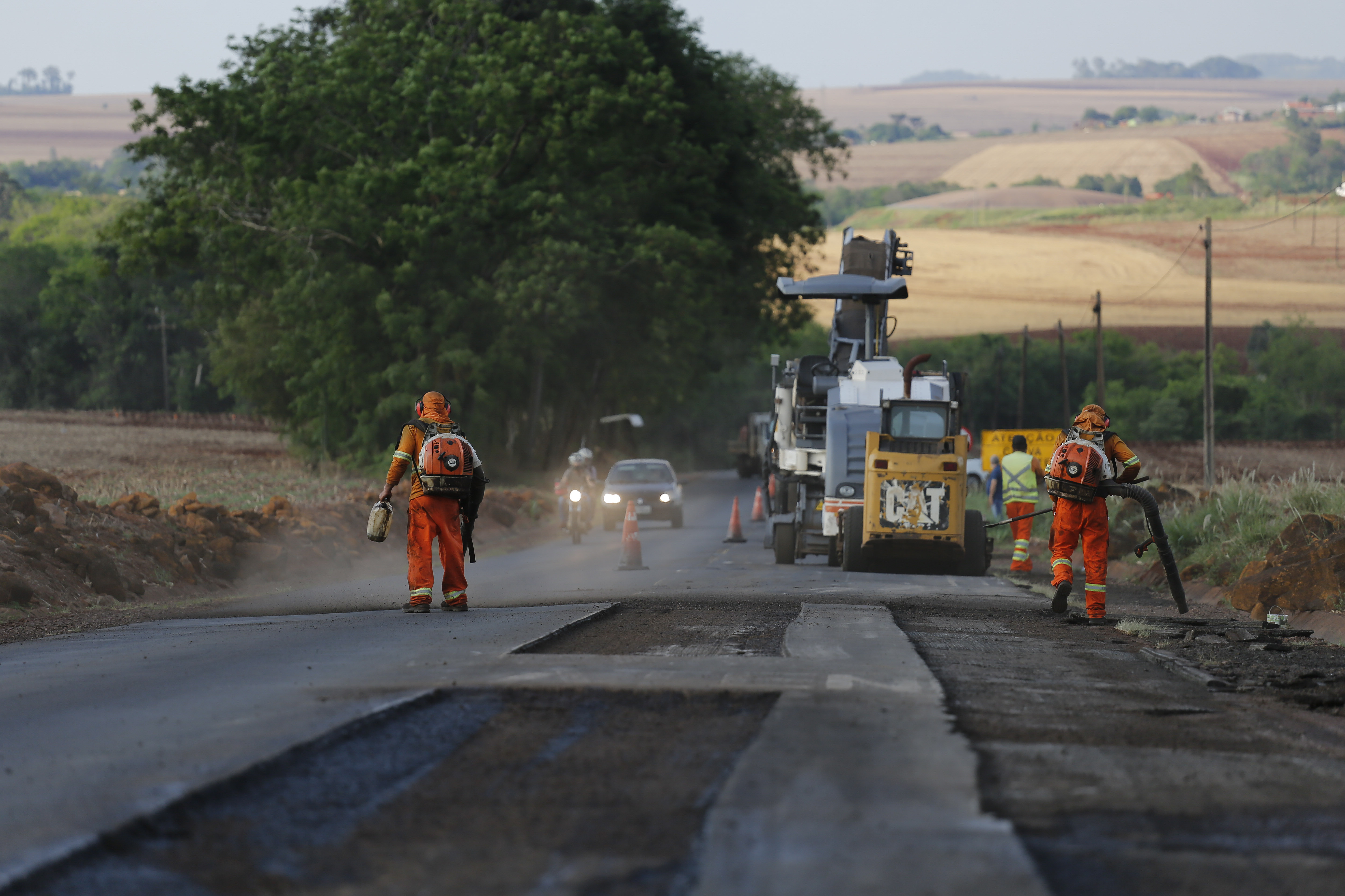 Missal - 21-10-2020 - Recape asfáltico na PR 495 em Missal - Foto : Jonathan Campos / AEN