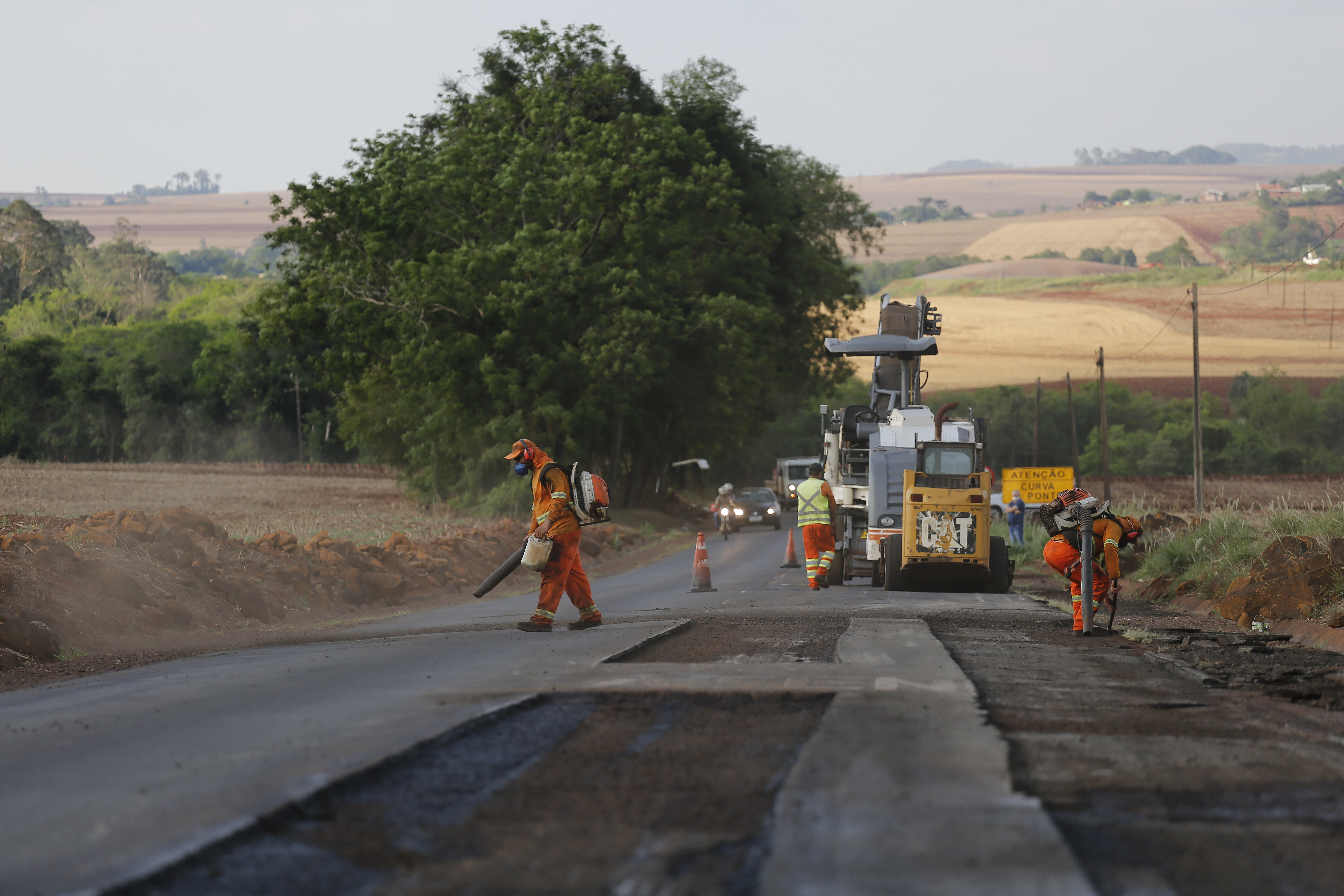Missal - 21-10-2020 - Recape asfáltico na PR 495 em Missal - Foto : Jonathan Campos / AEN