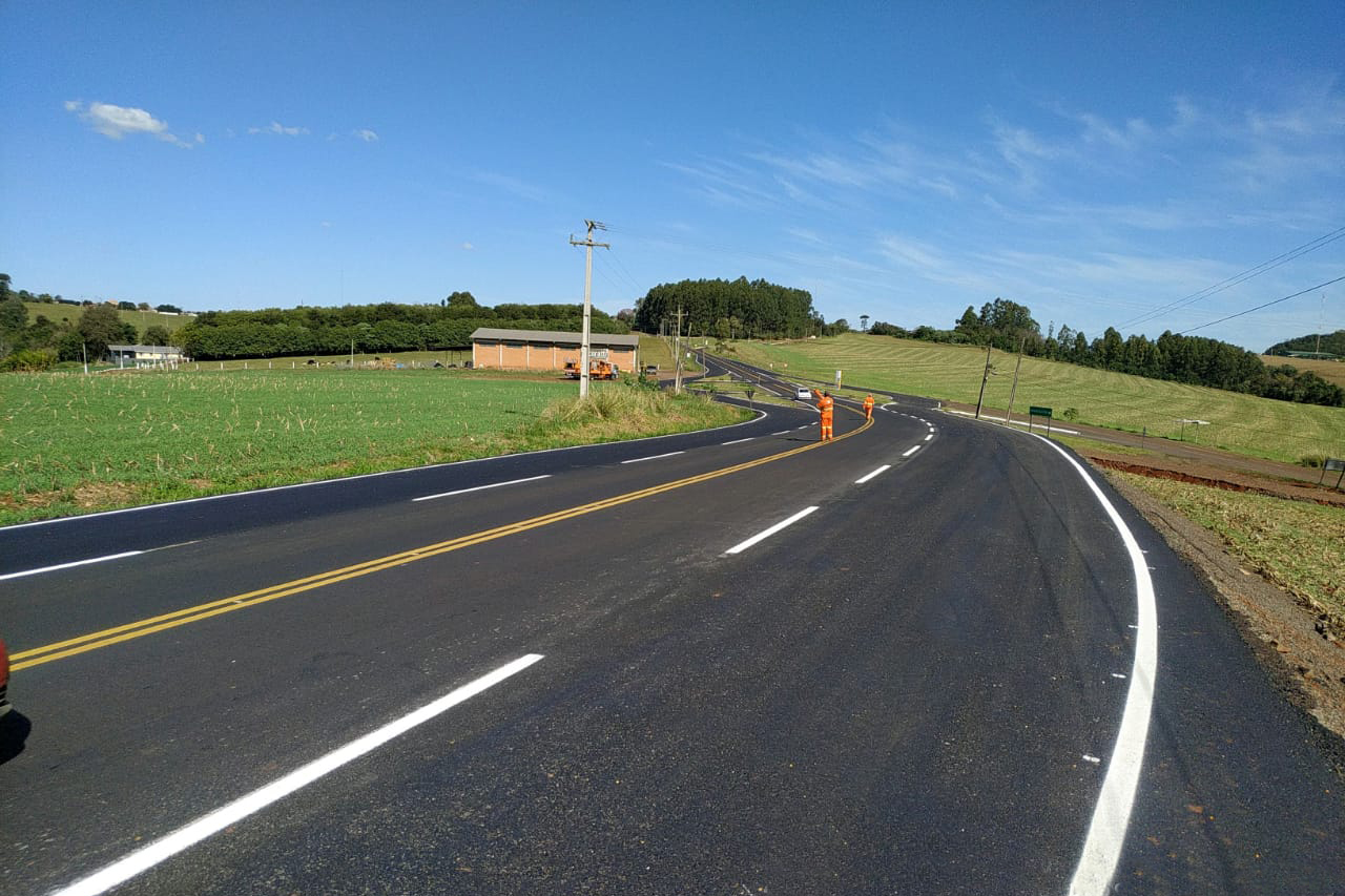 Serviços de conservação entre Dois Vizinhos e Cruzeiro do Iguaçu. Foto:DER