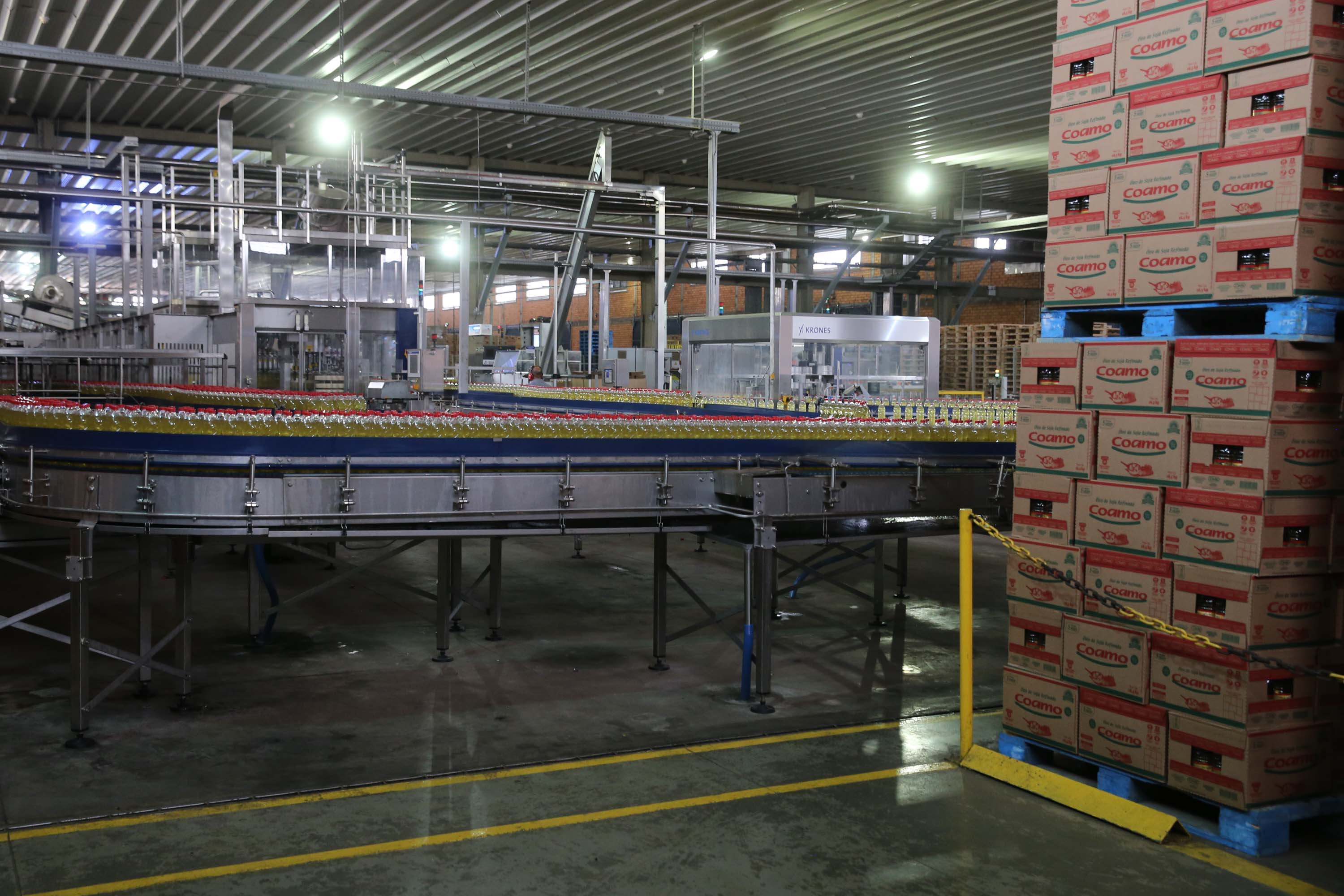 Feito no parana Coamo FEITO NO PARANA - Coamo cooperativa agro-industrial , a maior cooperativa da América Latina, com sede em Campo Mourão. Tem na linha alimentícia as marcas Primê, Sollus, Dualis e Anniela produz óleo de soja refinado, café torrado e moído, margarinas, farinha de trigo e gordura vegetal hidrogenada. 09/10/2020 - Foto: Geraldo Bubniak/AEN