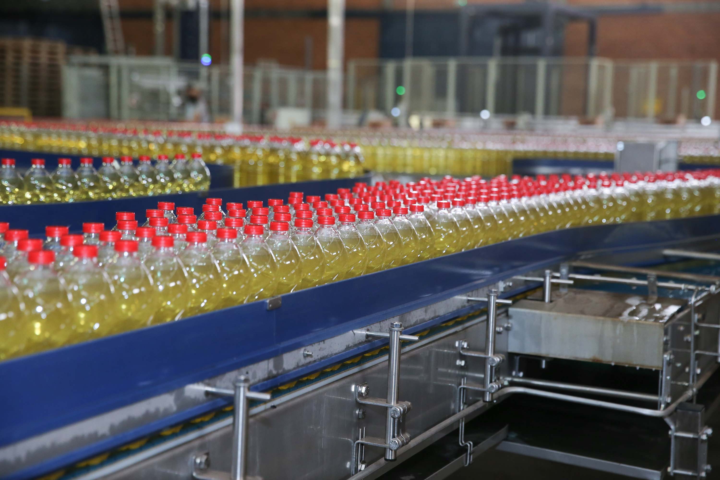 Feito no parana Coamo FEITO NO PARANA - Coamo cooperativa agro-industrial , a maior cooperativa da América Latina, com sede em Campo Mourão. Tem na linha alimentícia as marcas Primê, Sollus, Dualis e Anniela produz óleo de soja refinado, café torrado e moído, margarinas, farinha de trigo e gordura vegetal hidrogenada. 09/10/2020 - Foto: Geraldo Bubniak/AEN