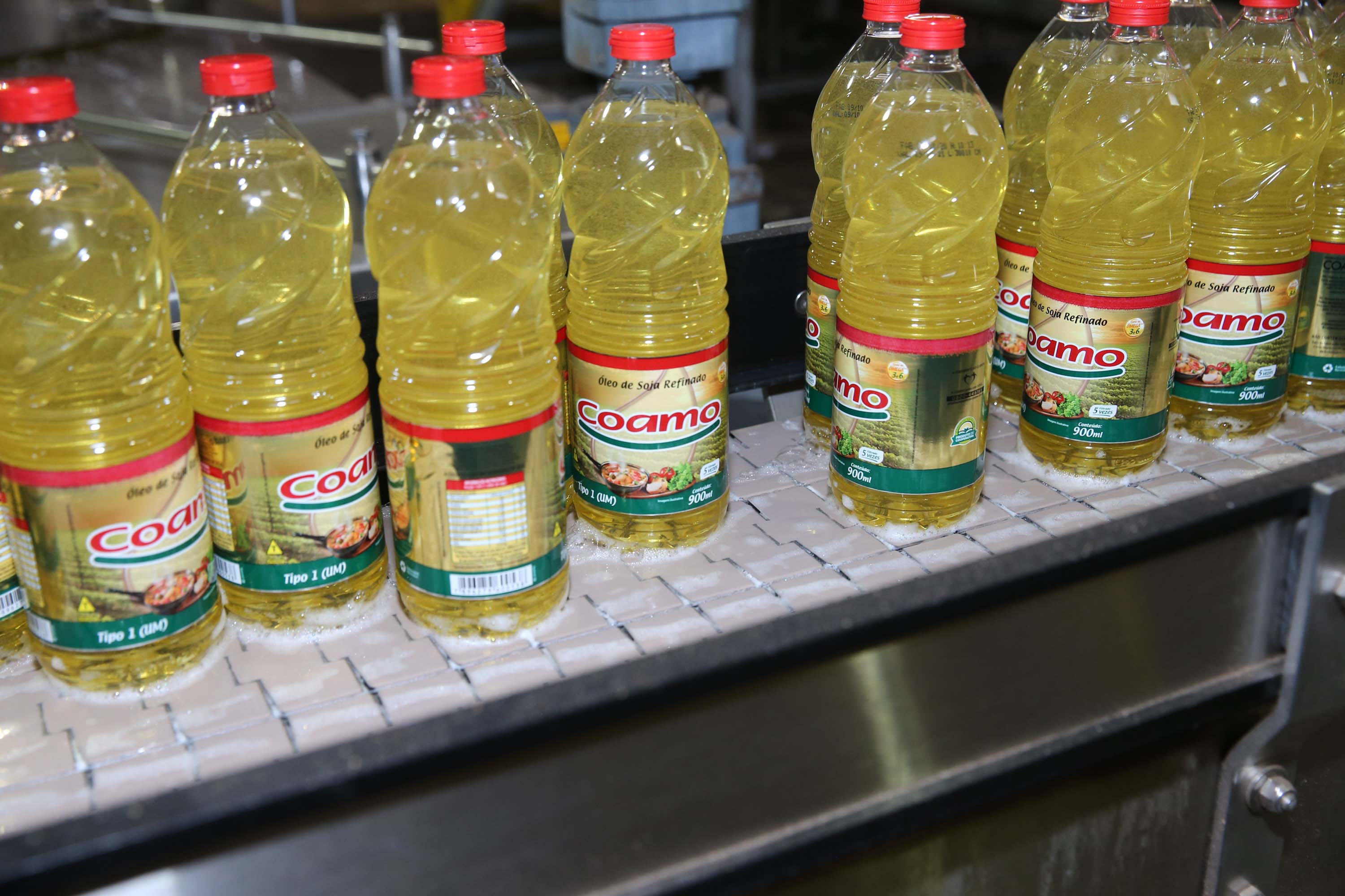 Feito no parana Coamo FEITO NO PARANA - Coamo cooperativa agro-industrial , a maior cooperativa da América Latina, com sede em Campo Mourão. Tem na linha alimentícia as marcas Primê, Sollus, Dualis e Anniela produz óleo de soja refinado, café torrado e moído, margarinas, farinha de trigo e gordura vegetal hidrogenada. 09/10/2020 - Foto: Geraldo Bubniak/AEN