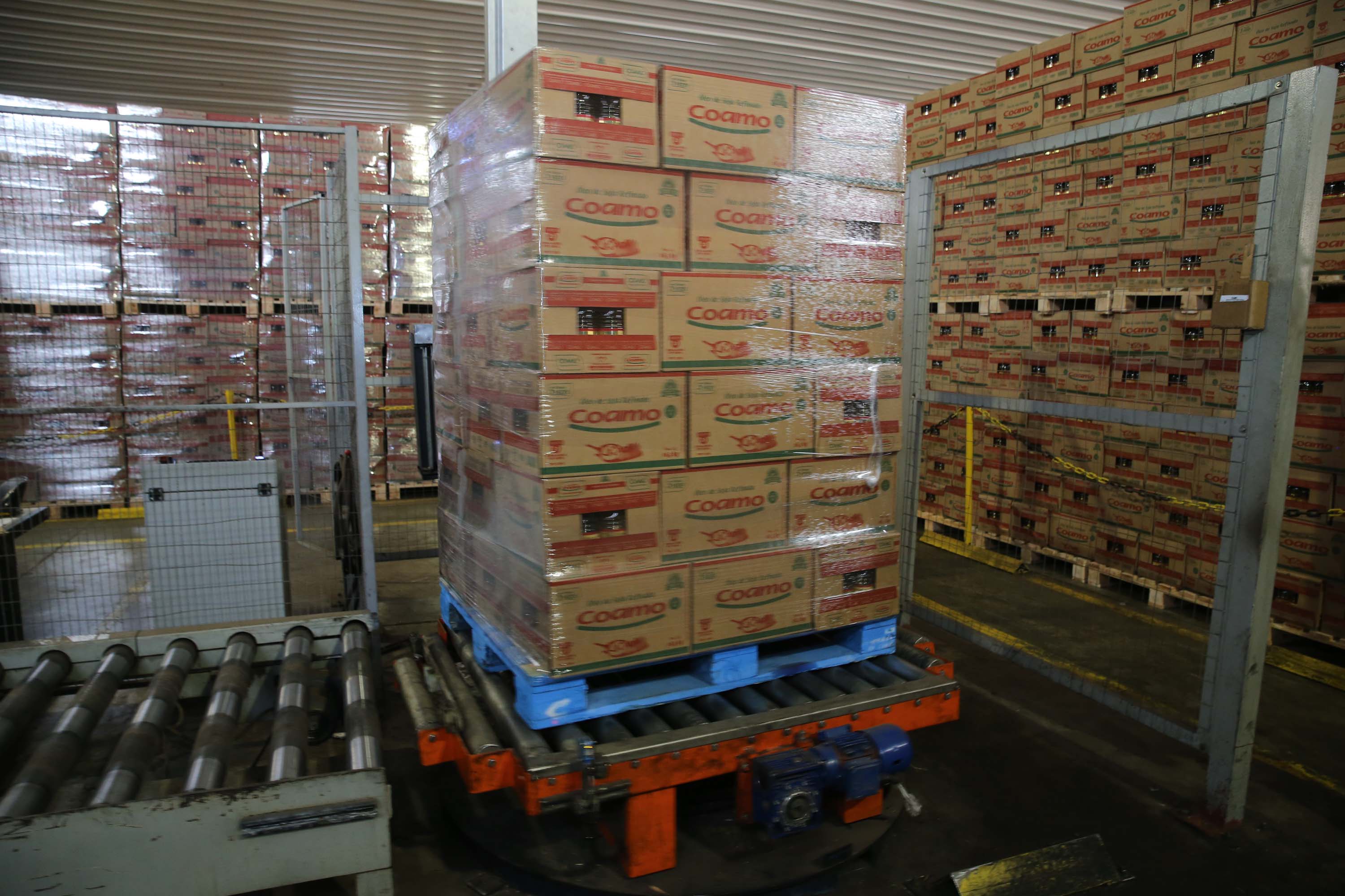 Feito no parana Coamo FEITO NO PARANA - Coamo cooperativa agro-industrial , a maior cooperativa da América Latina, com sede em Campo Mourão. Tem na linha alimentícia as marcas Primê, Sollus, Dualis e Anniela produz óleo de soja refinado, café torrado e moído, margarinas, farinha de trigo e gordura vegetal hidrogenada. 09/10/2020 - Foto: Geraldo Bubniak/AEN