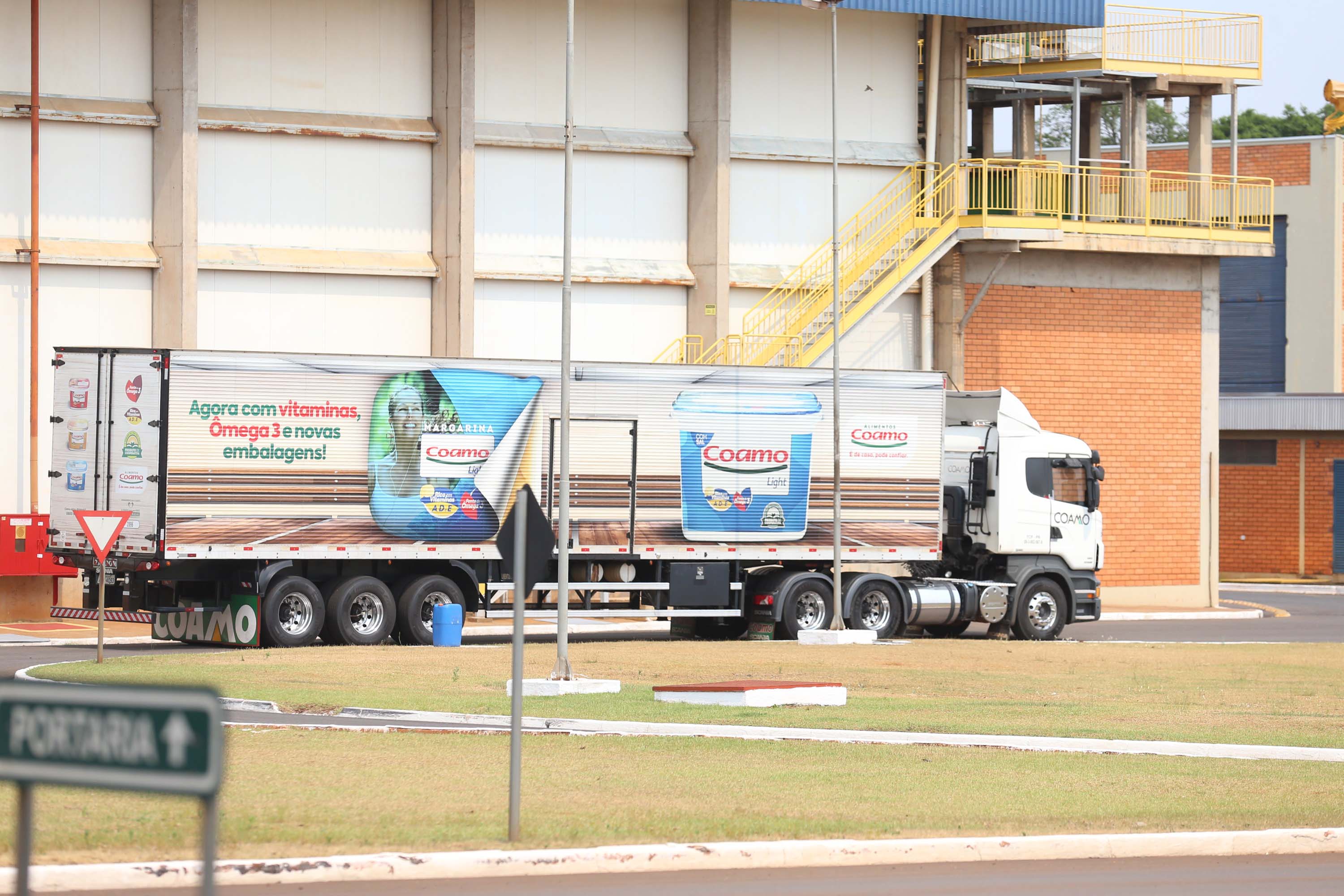 Feito no parana Coamo FEITO NO PARANA - Coamo cooperativa agro-industrial , a maior cooperativa da América Latina, com sede em Campo Mourão. Tem na linha alimentícia as marcas Primê, Sollus, Dualis e Anniela produz óleo de soja refinado, café torrado e moído, margarinas, farinha de trigo e gordura vegetal hidrogenada. 09/10/2020 - Foto: Geraldo Bubniak/AEN