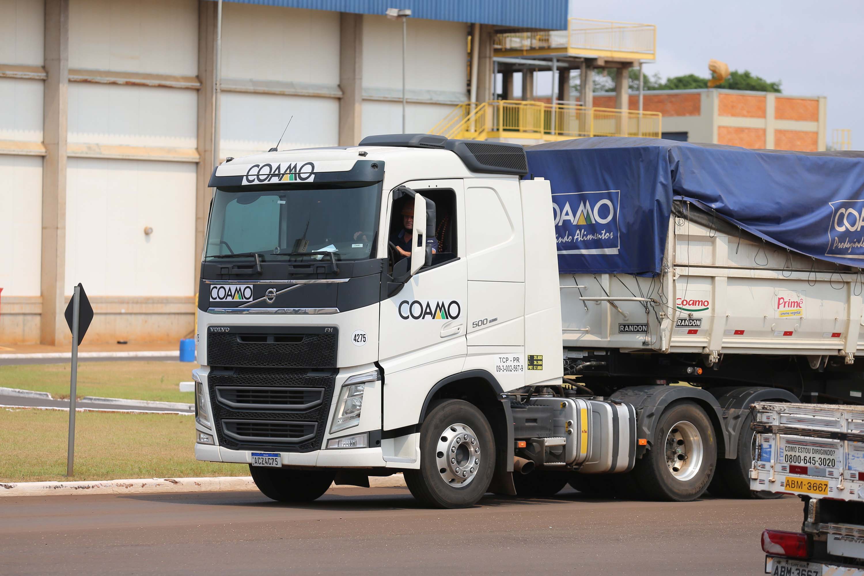 Feito no parana Coamo FEITO NO PARANA - Coamo cooperativa agro-industrial , a maior cooperativa da América Latina, com sede em Campo Mourão. Tem na linha alimentícia as marcas Primê, Sollus, Dualis e Anniela produz óleo de soja refinado, café torrado e moído, margarinas, farinha de trigo e gordura vegetal hidrogenada. 09/10/2020 - Foto: Geraldo Bubniak/AEN