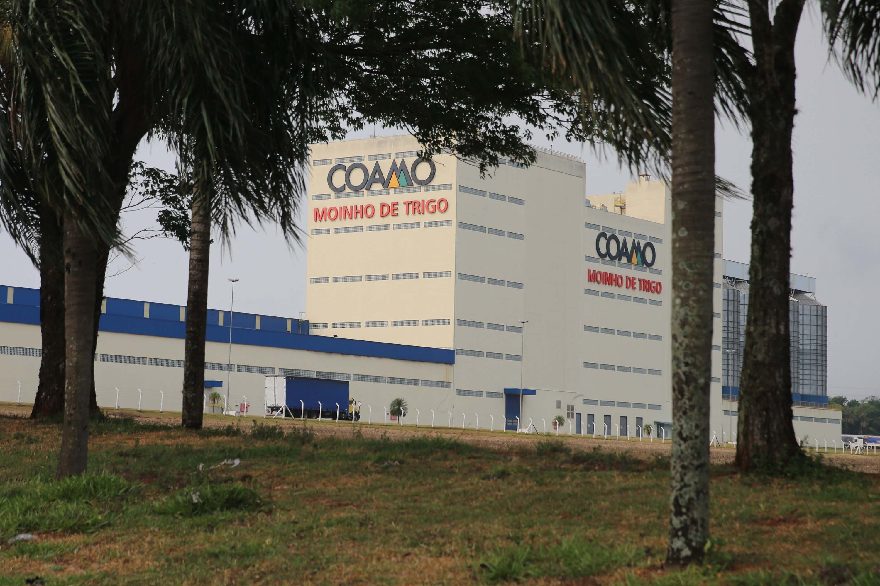 Feito no parana Coamo FEITO NO PARANA - Coamo cooperativa agro-industrial , a maior cooperativa da América Latina, com sede em Campo Mourão. Tem na linha alimentícia as marcas Primê, Sollus, Dualis e Anniela produz óleo de soja refinado, café torrado e moído, margarinas, farinha de trigo e gordura vegetal hidrogenada. 09/10/2020 - Foto: Geraldo Bubniak/AEN