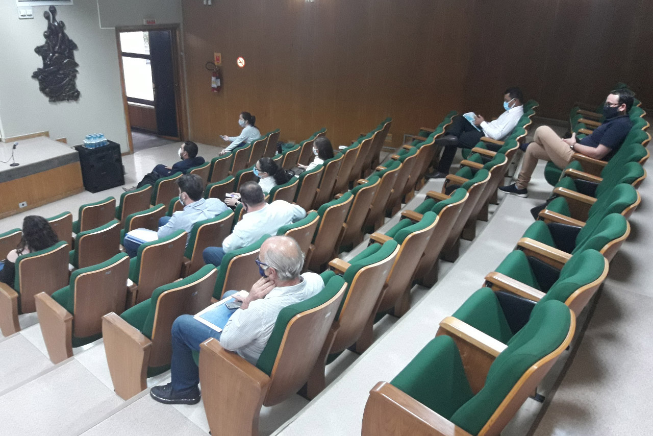 Duas empresas disputam a concessão do ferry-boat de Guaratuba
. Foto:DER