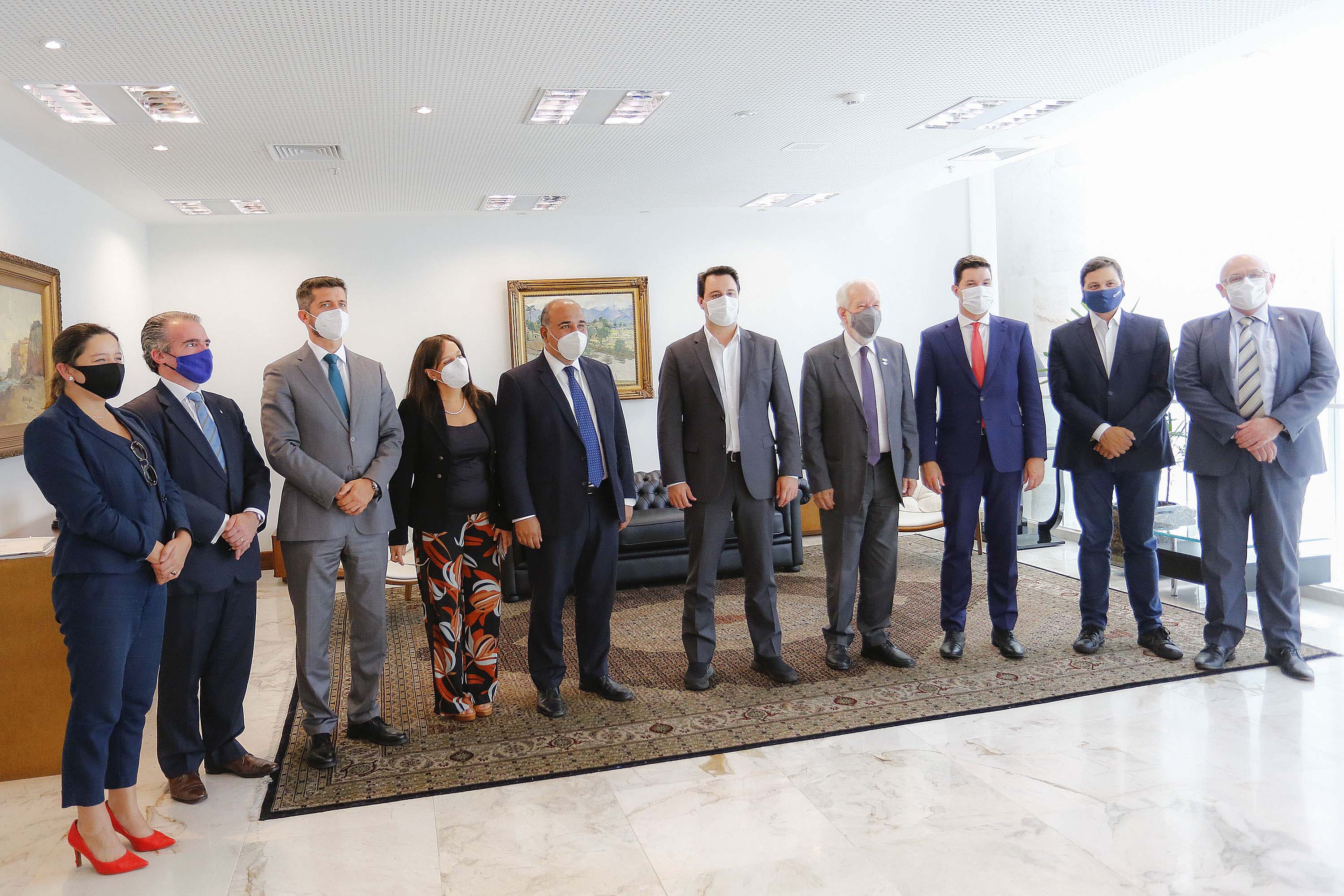 O governador Carlos Massa Ratinho Junior recebeu nesta terça-feira (8), no Palácio Iguaçu, em Curitiba, o governador da província argentina de Tucumán, Juan Luis Manzur. Foto: Jonathan Campos/AEN