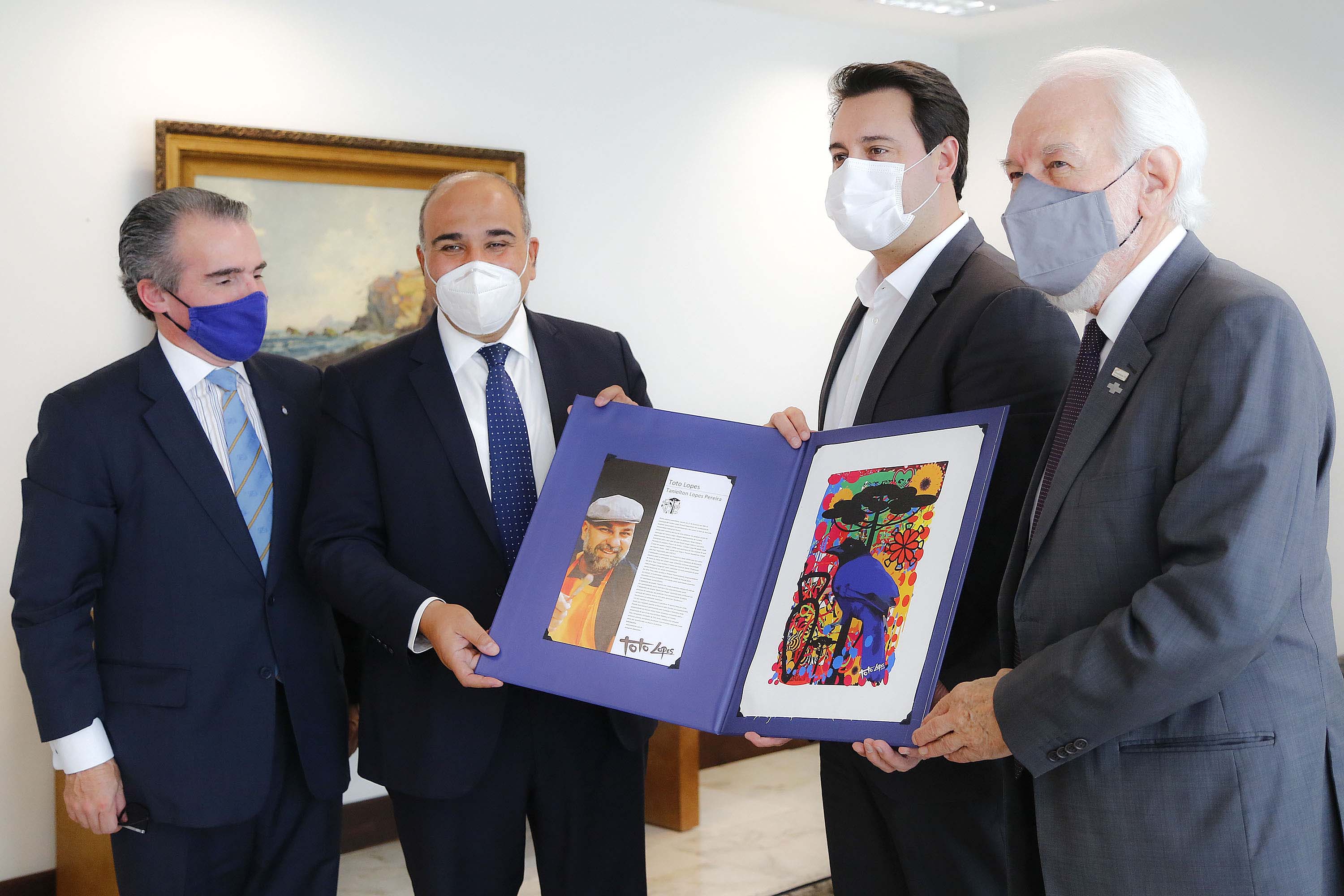 O governador Carlos Massa Ratinho Junior recebeu nesta terça-feira (8), no Palácio Iguaçu, em Curitiba, o governador da província argentina de Tucumán, Juan Luis Manzur. Foto: Jonathan Campos/AEN
