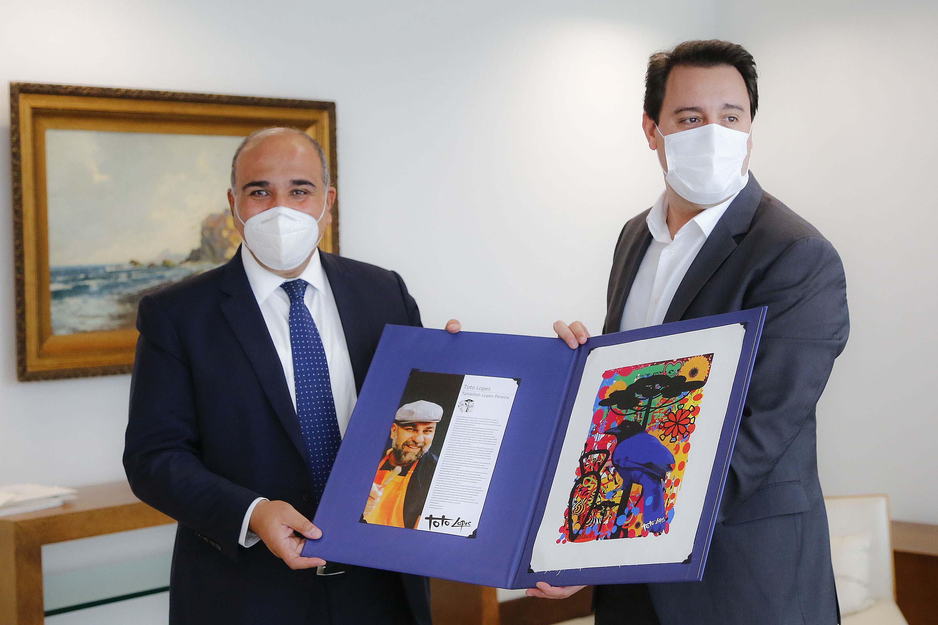 O governador Carlos Massa Ratinho Junior recebeu nesta terça-feira (8), no Palácio Iguaçu, em Curitiba, o governador da província argentina de Tucumán, Juan Luis Manzur. Foto: Jonathan Campos/AEN