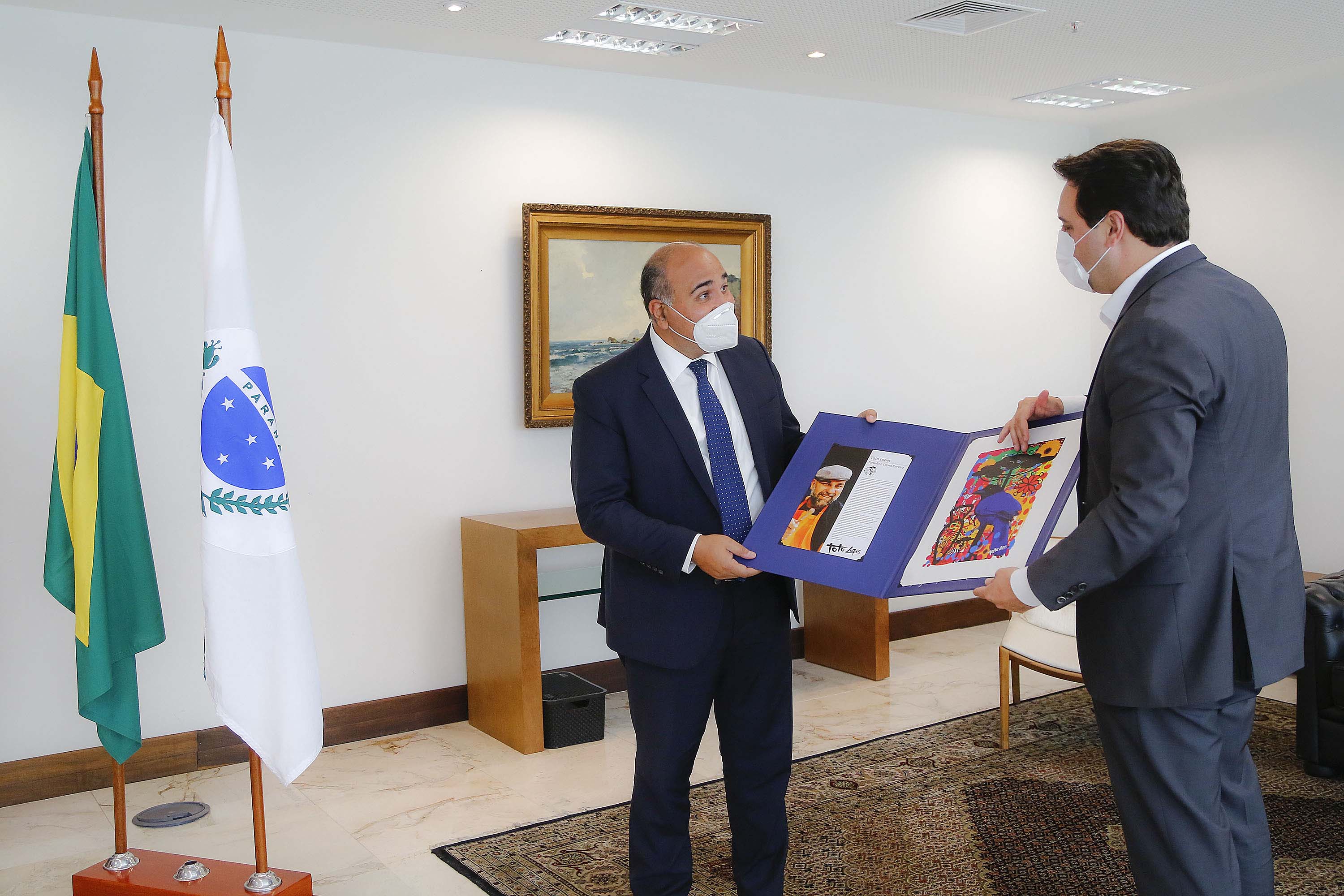 O governador Carlos Massa Ratinho Junior recebeu nesta terça-feira (8), no Palácio Iguaçu, em Curitiba, o governador da província argentina de Tucumán, Juan Luis Manzur. Foto: Jonathan Campos/AEN